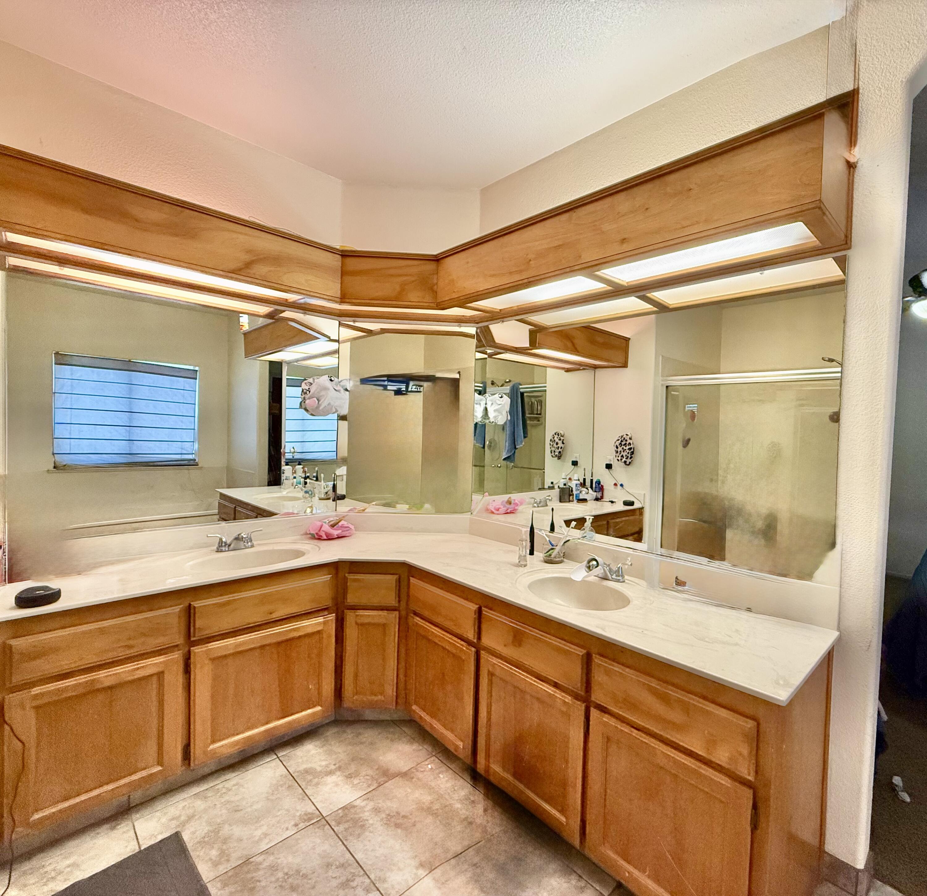 1304 N Birch St, Porterville, CA 93257