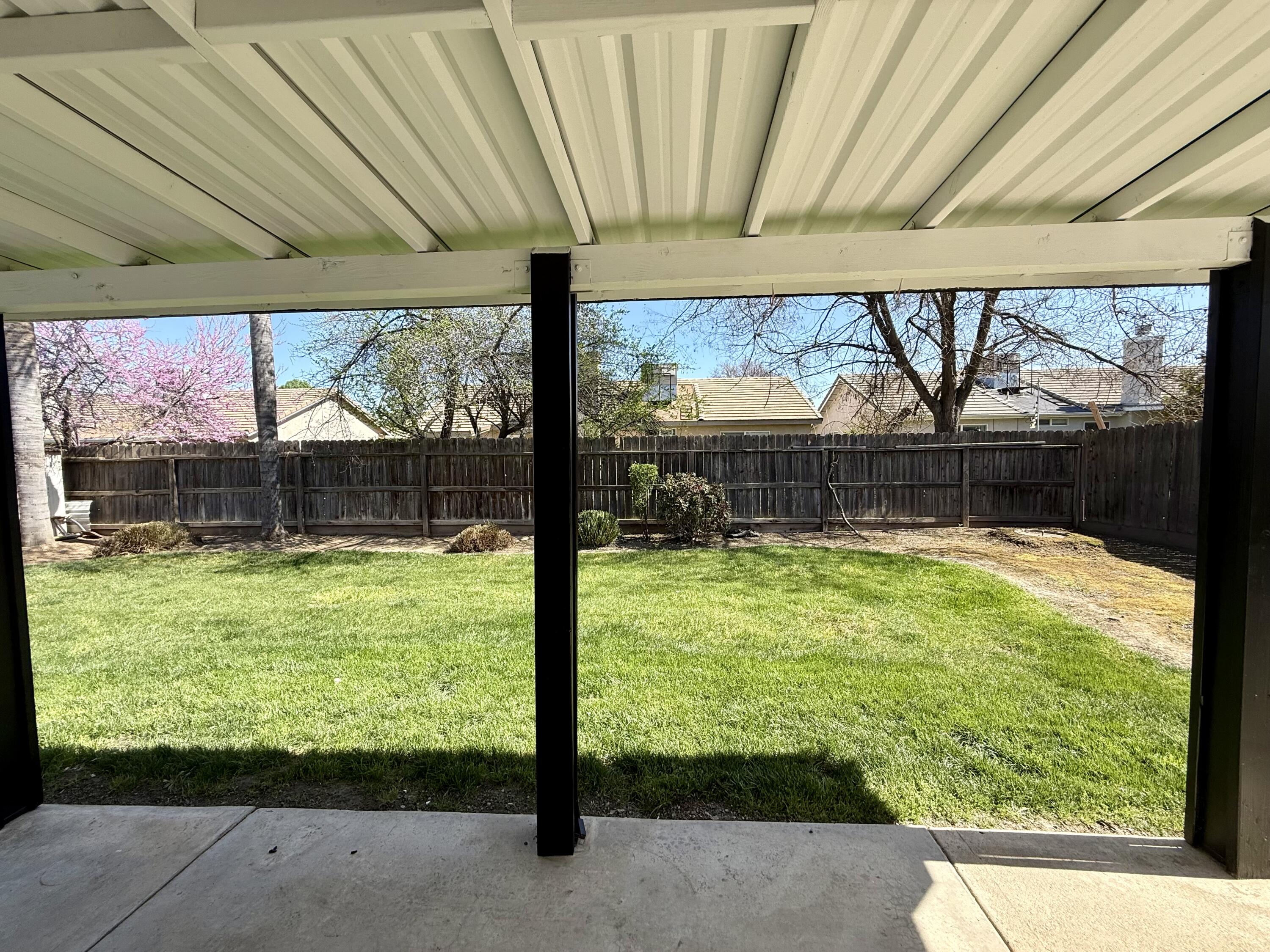 1304 N Birch St, Porterville, CA 93257