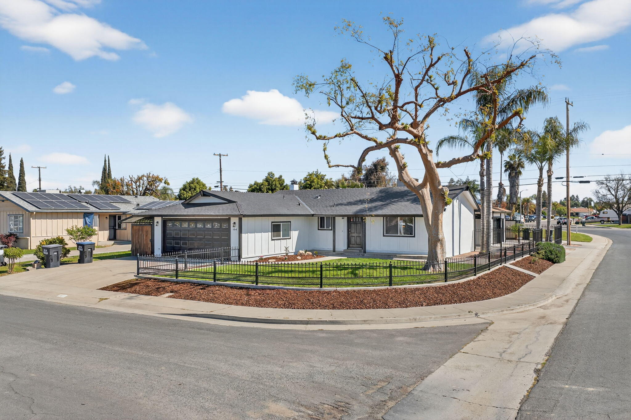 104 N Crumal St, Visalia, CA 93292