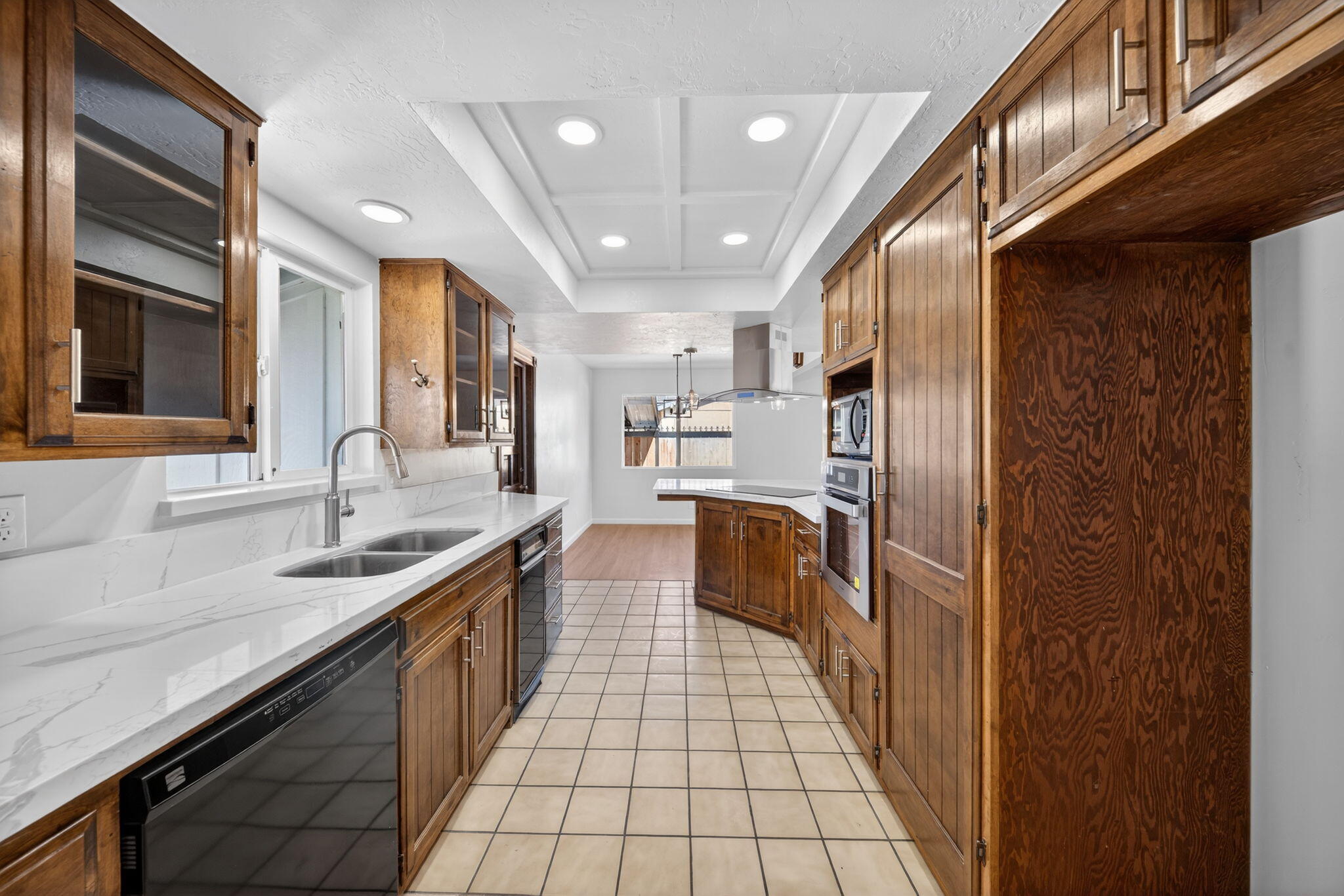 104 N Crumal St, Visalia, CA 93292