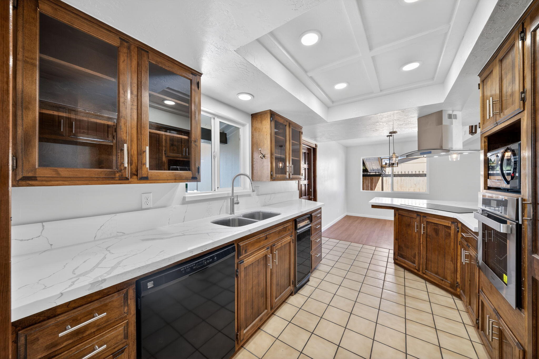 104 N Crumal St, Visalia, CA 93292