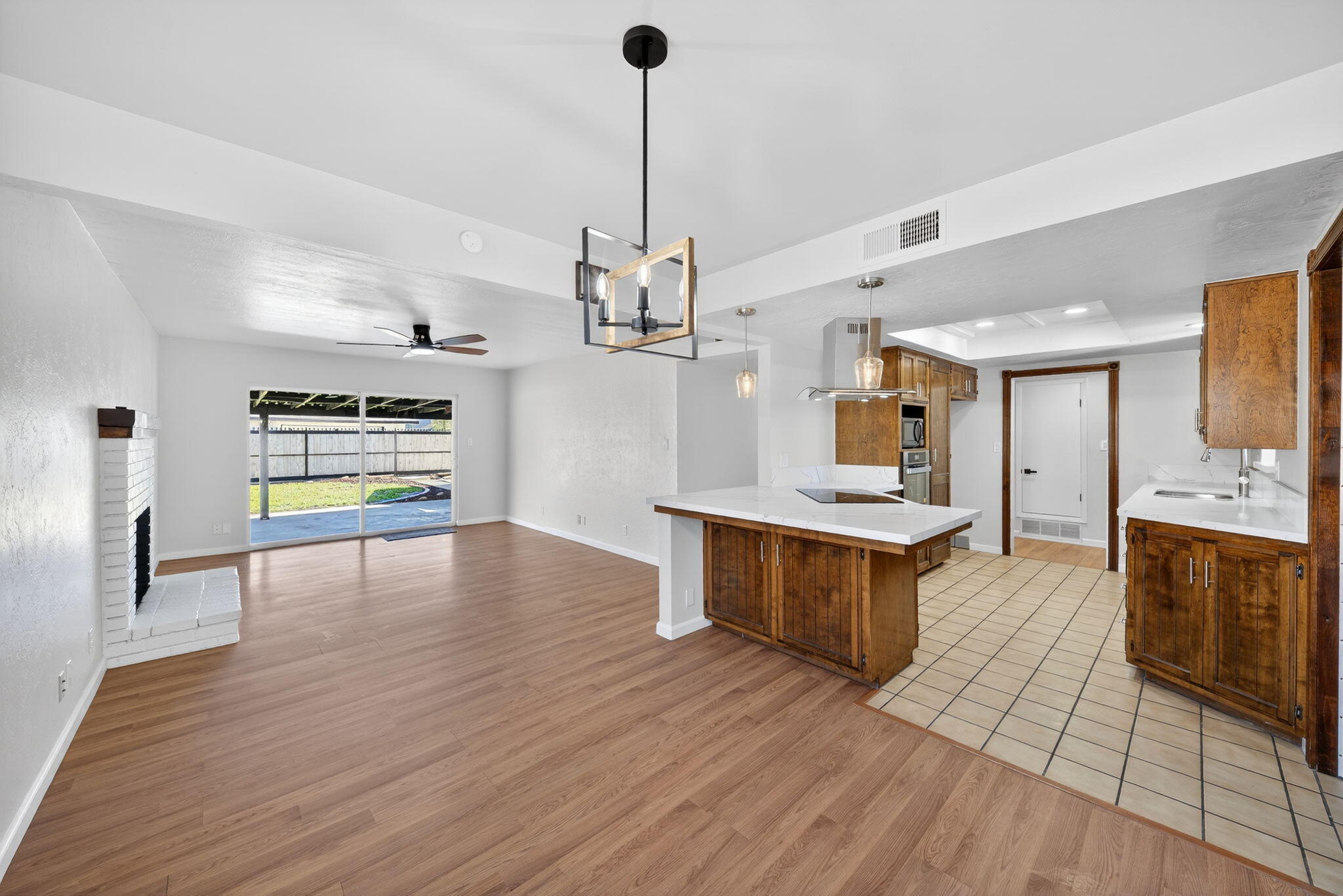 104 N Crumal St, Visalia, CA 93292