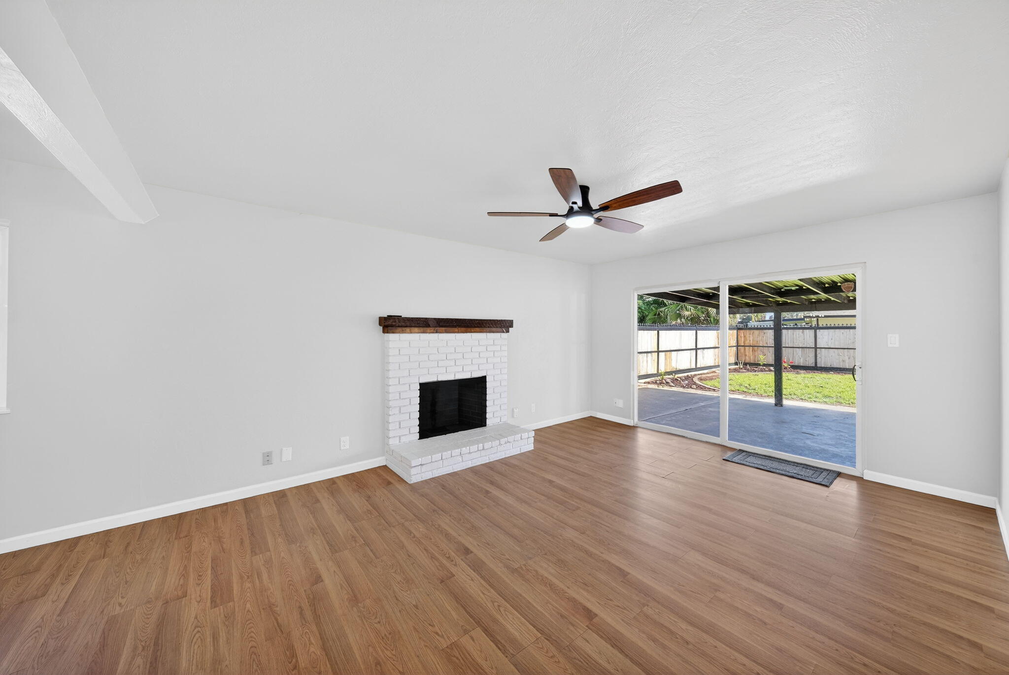 104 N Crumal St, Visalia, CA 93292