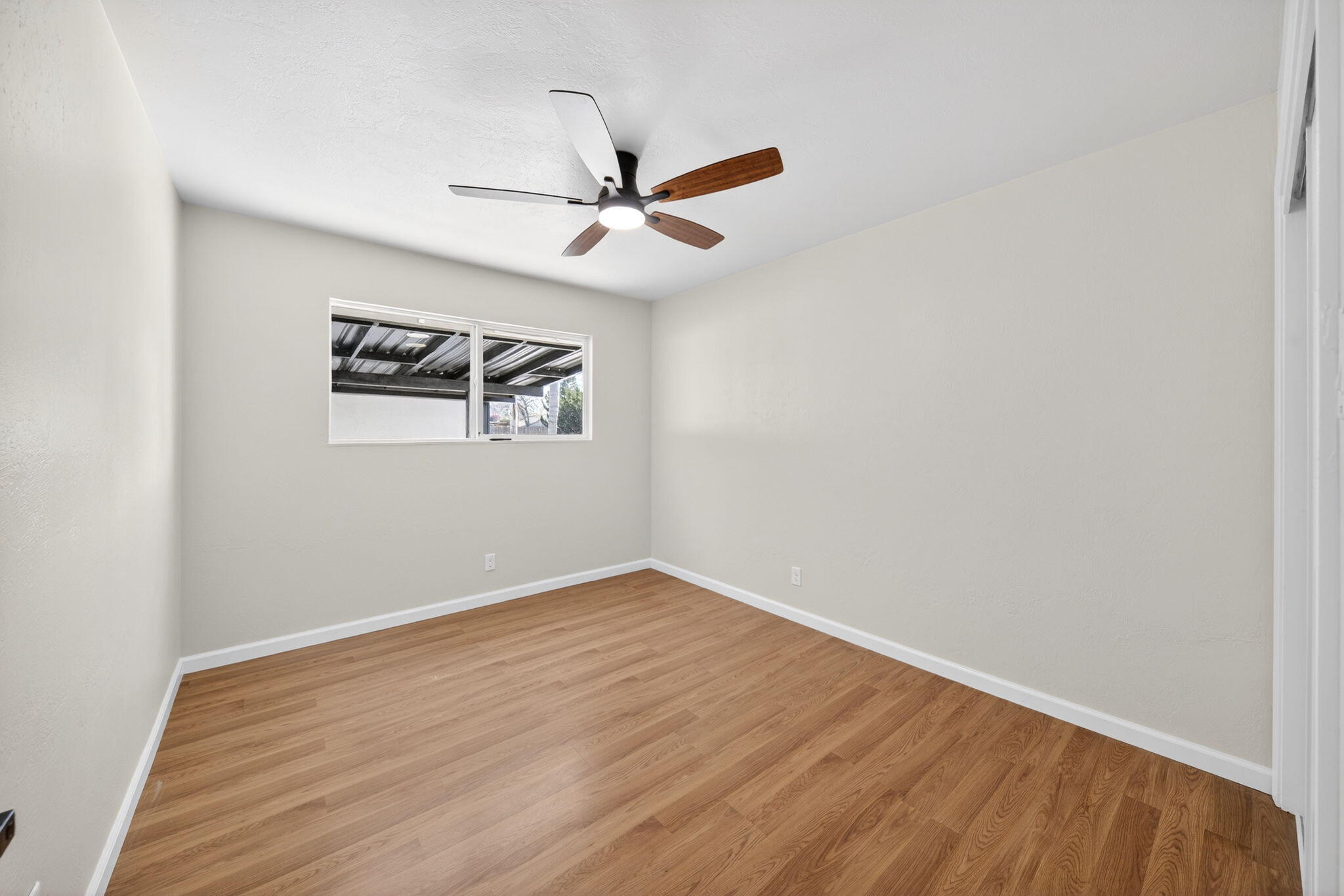 104 N Crumal St, Visalia, CA 93292