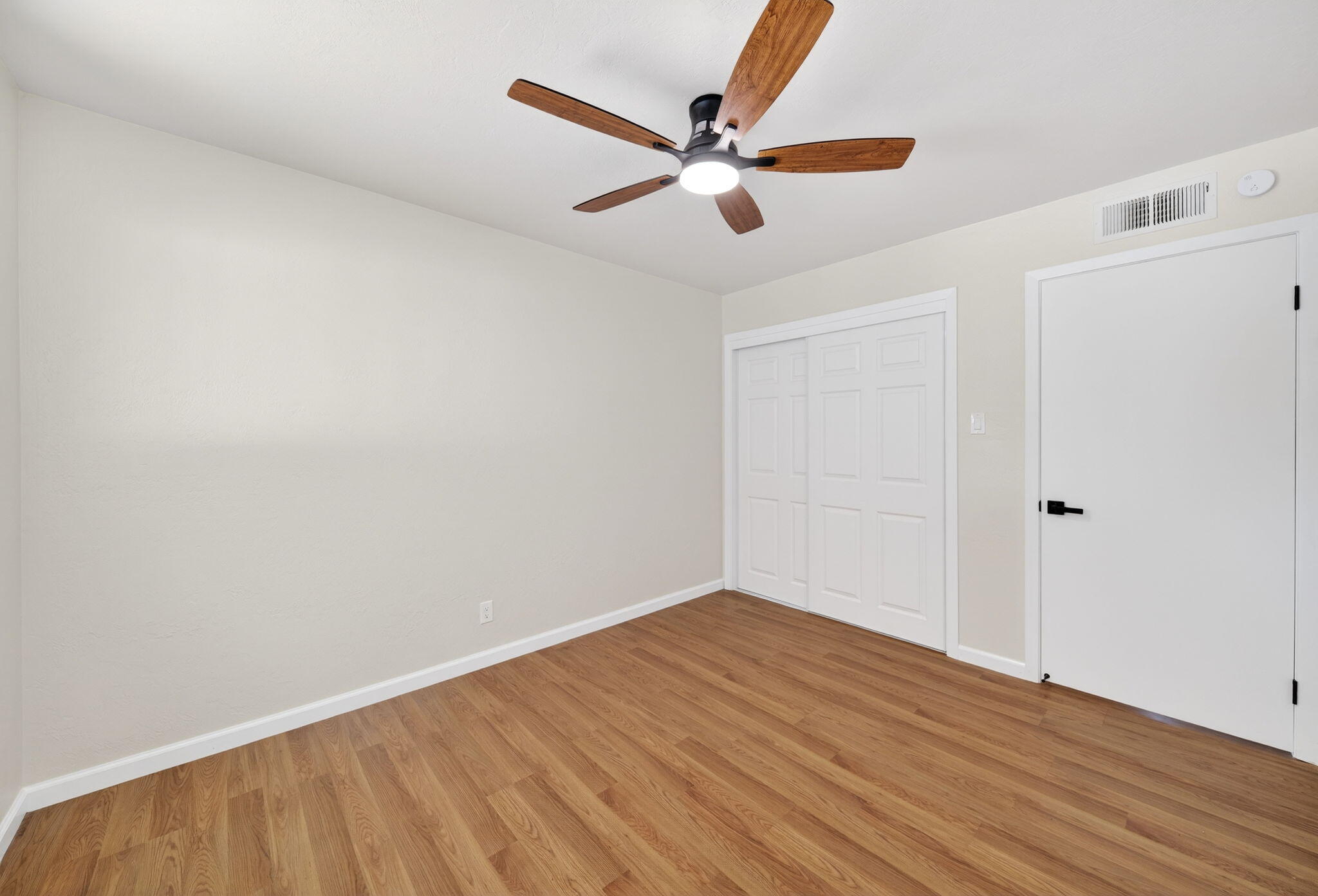 104 N Crumal St, Visalia, CA 93292