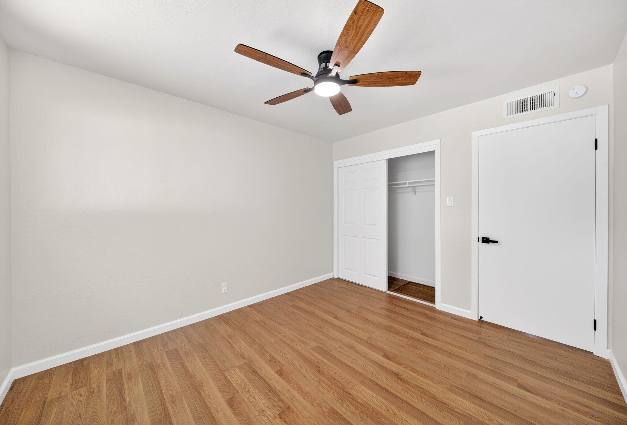 104 N Crumal St, Visalia, CA 93292