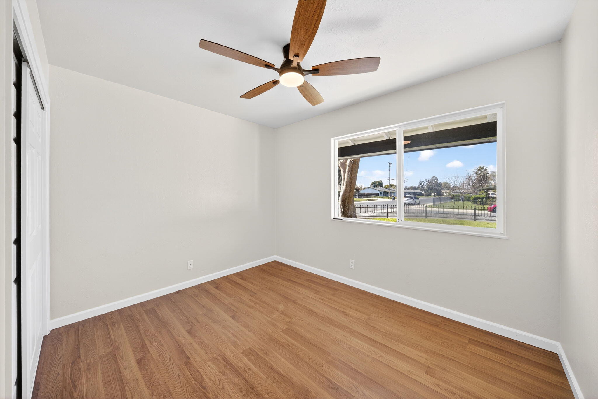 104 N Crumal St, Visalia, CA 93292