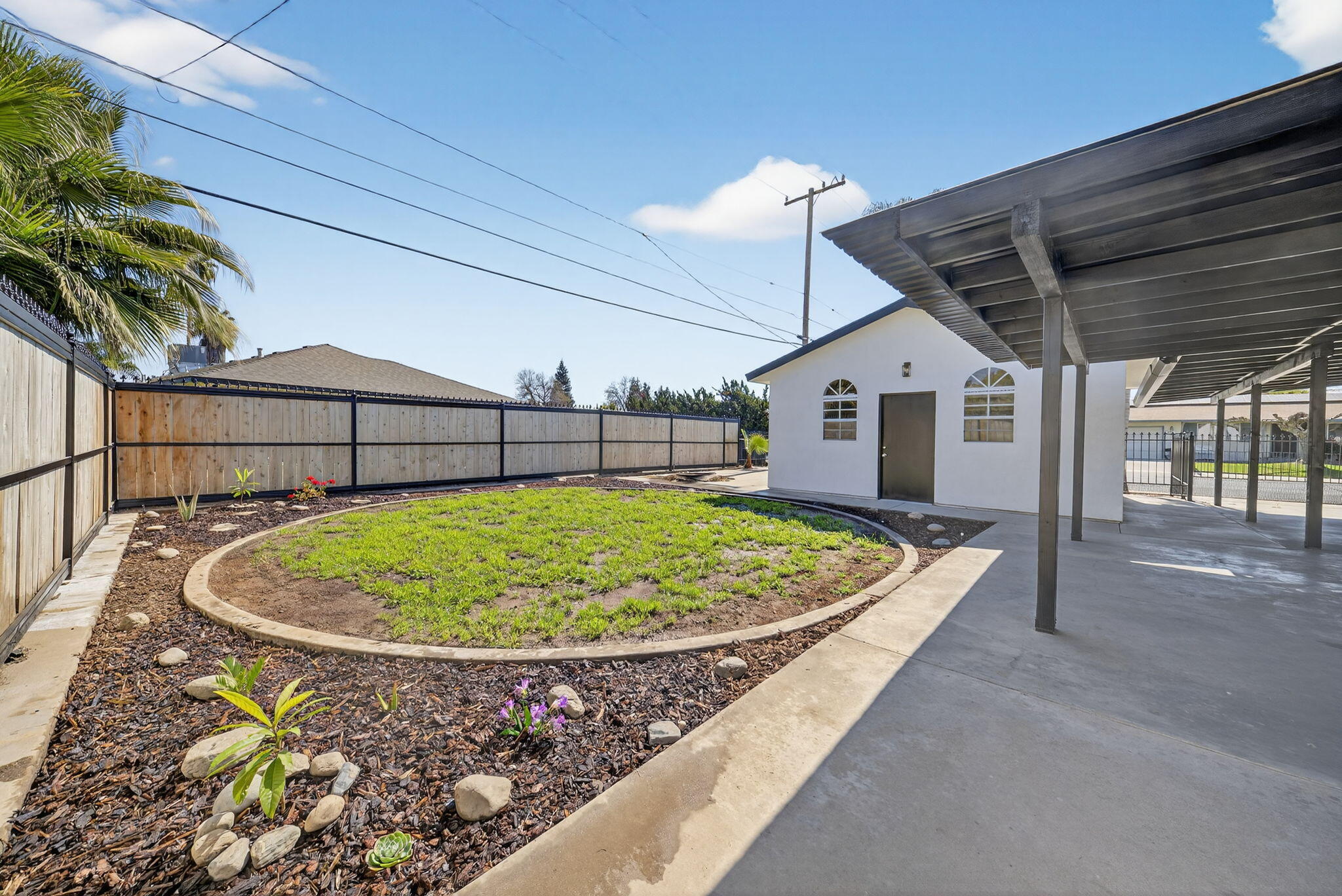 104 N Crumal St, Visalia, CA 93292