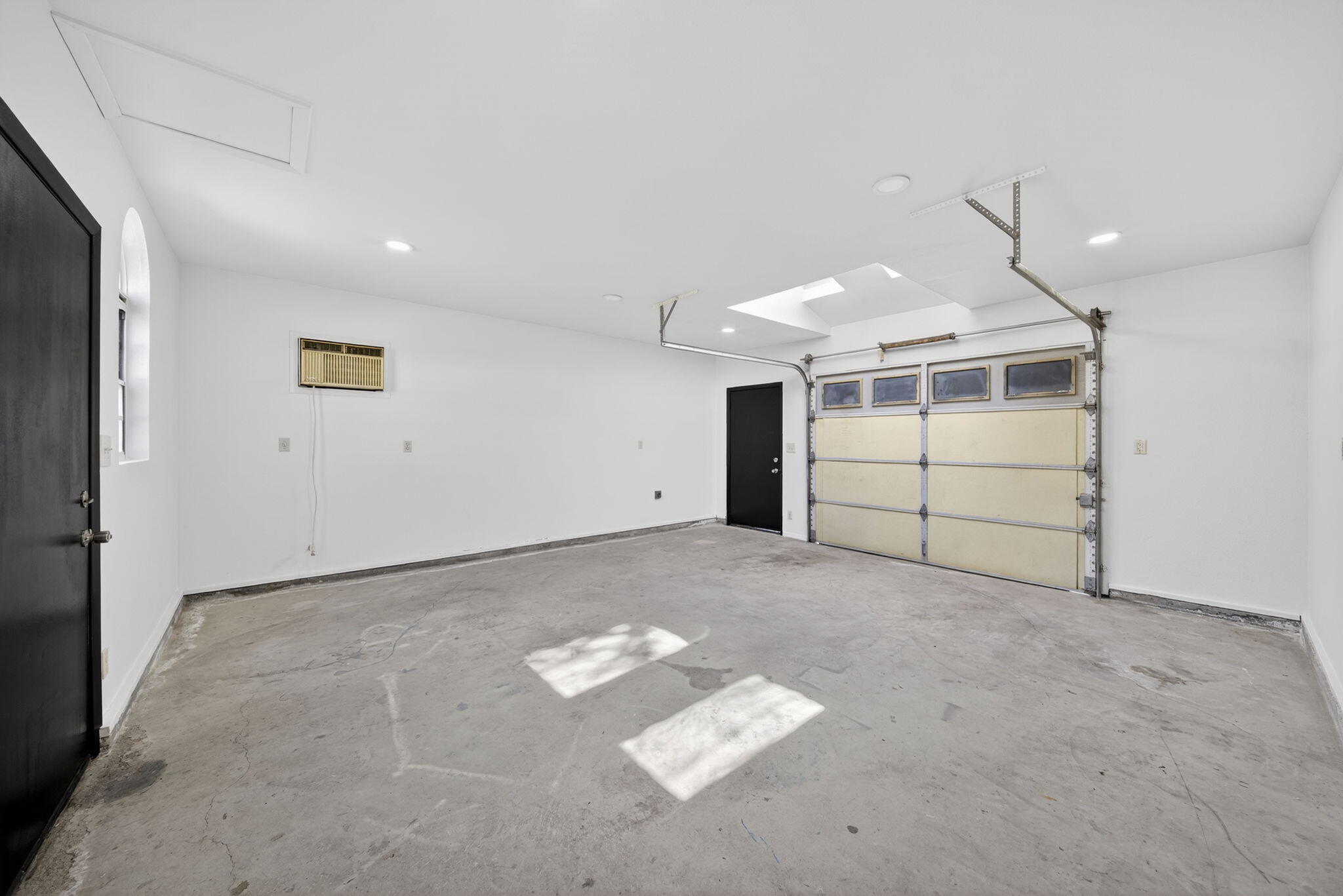 104 N Crumal St, Visalia, CA 93292