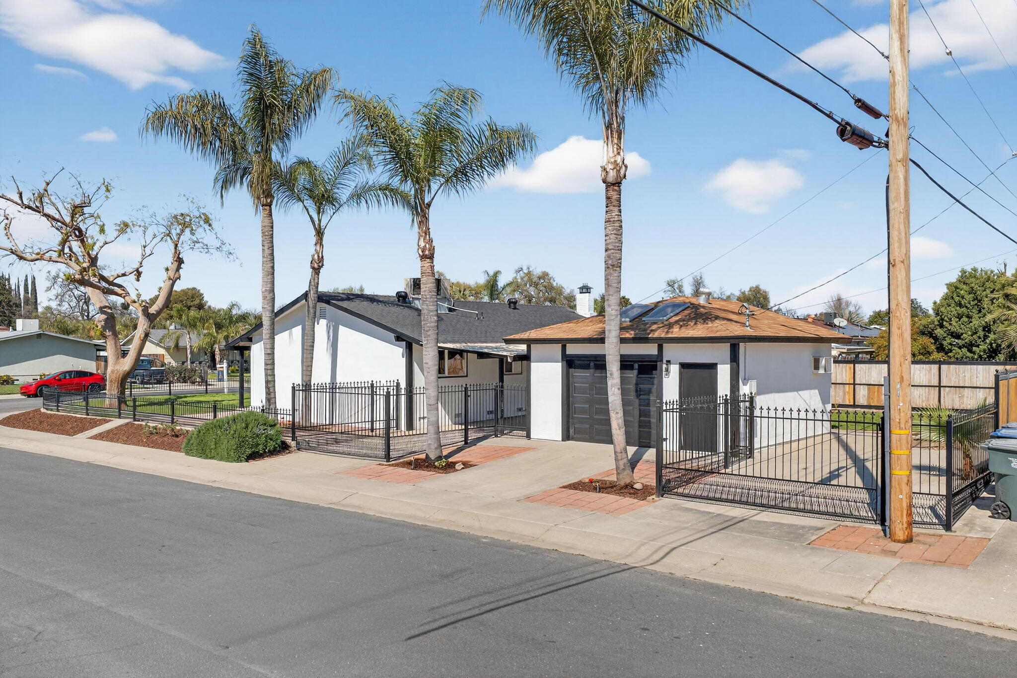 104 N Crumal St, Visalia, CA 93292