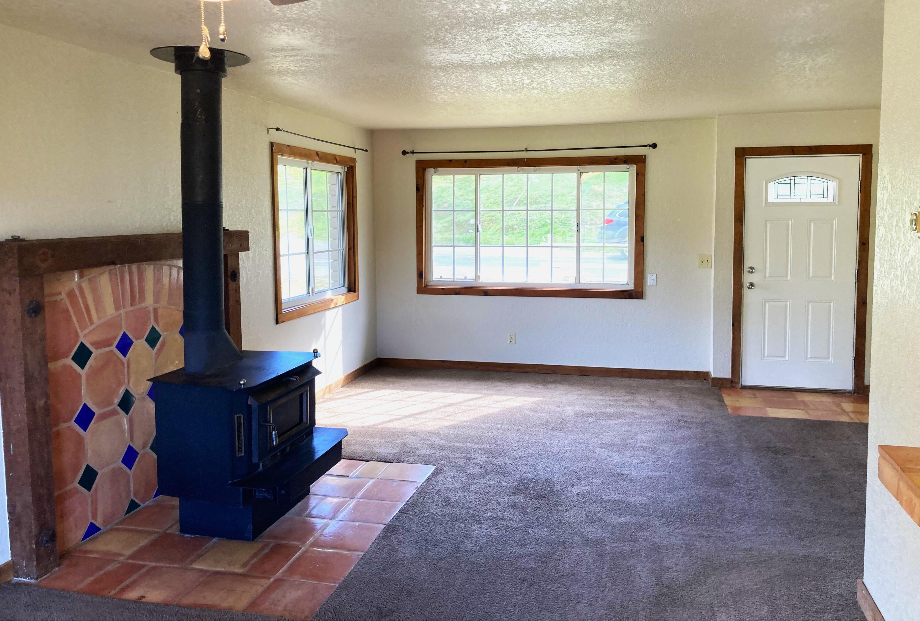 45218 Hammond Dr, Three Rivers, CA 93271