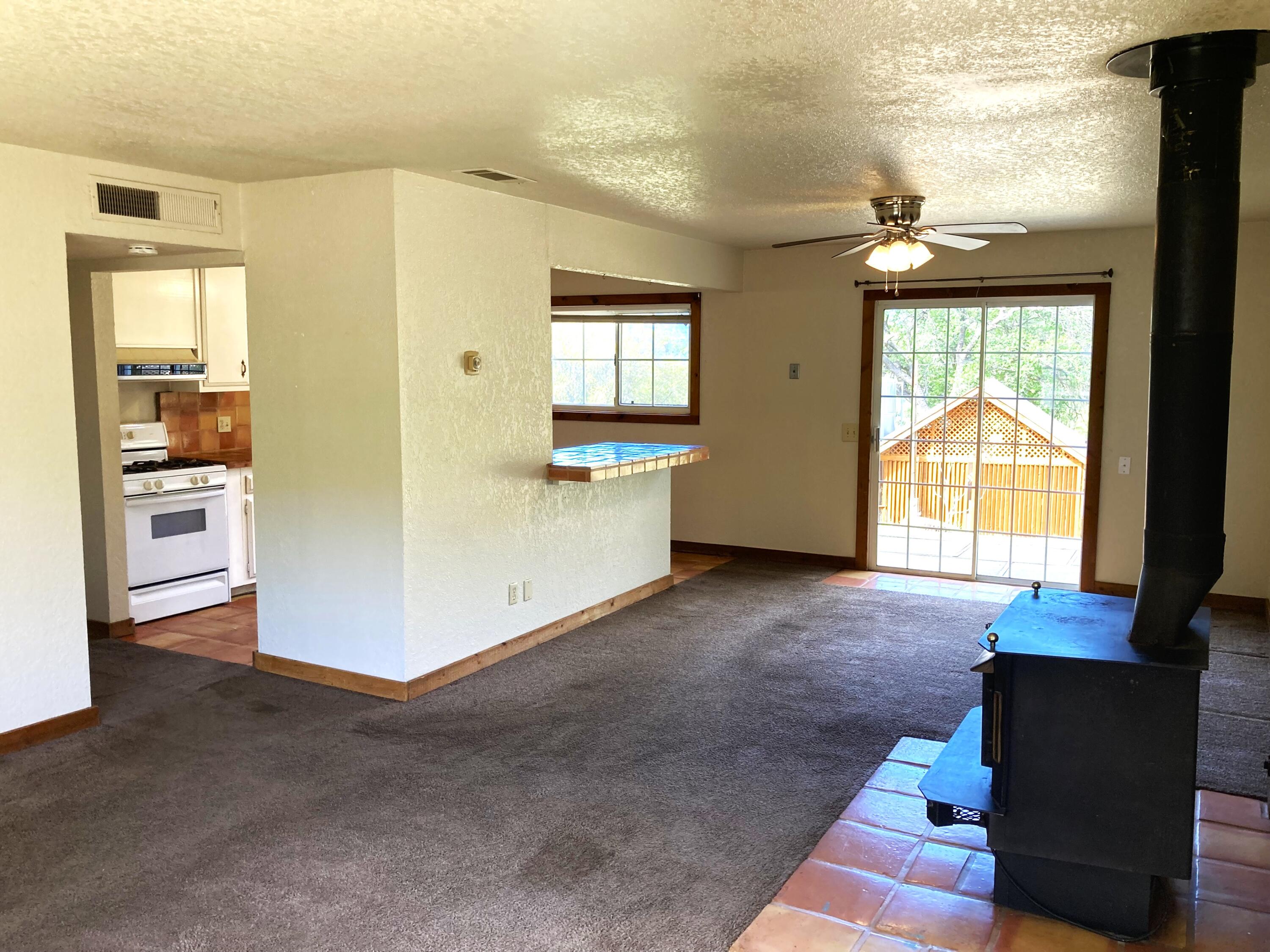 45218 Hammond Dr, Three Rivers, CA 93271