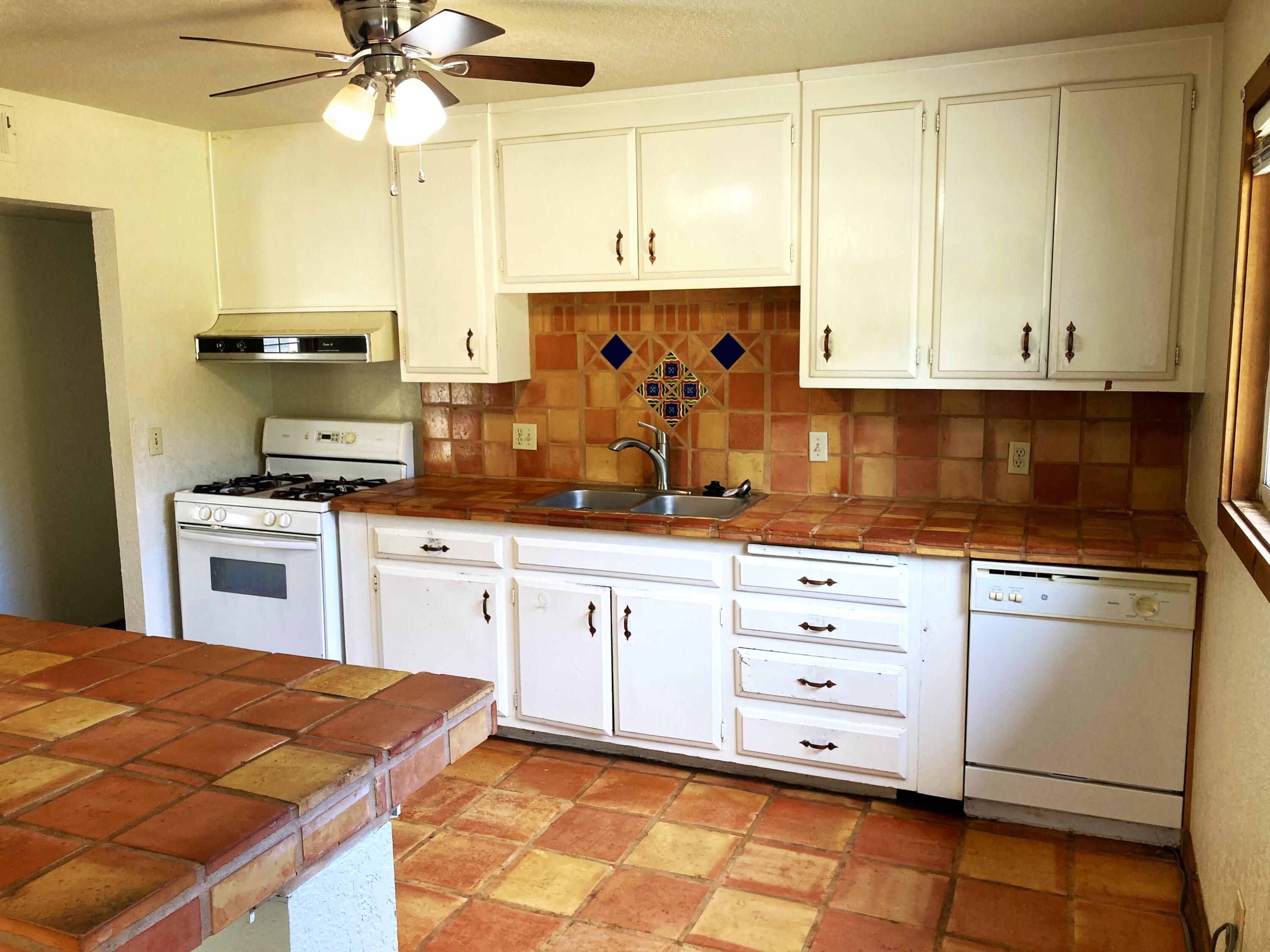 45218 Hammond Dr, Three Rivers, CA 93271