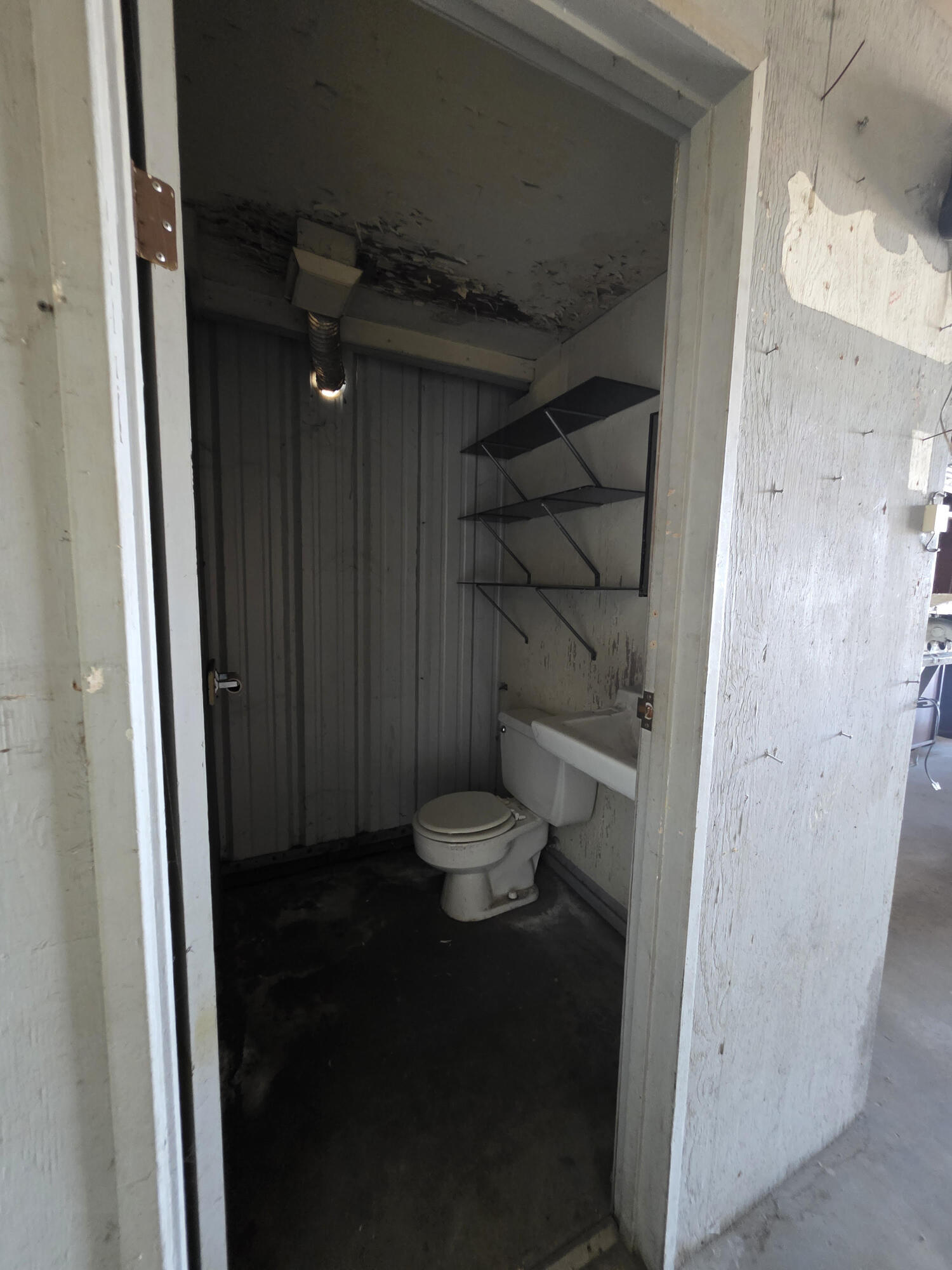 25 S Kessing St, Porterville, CA 93257