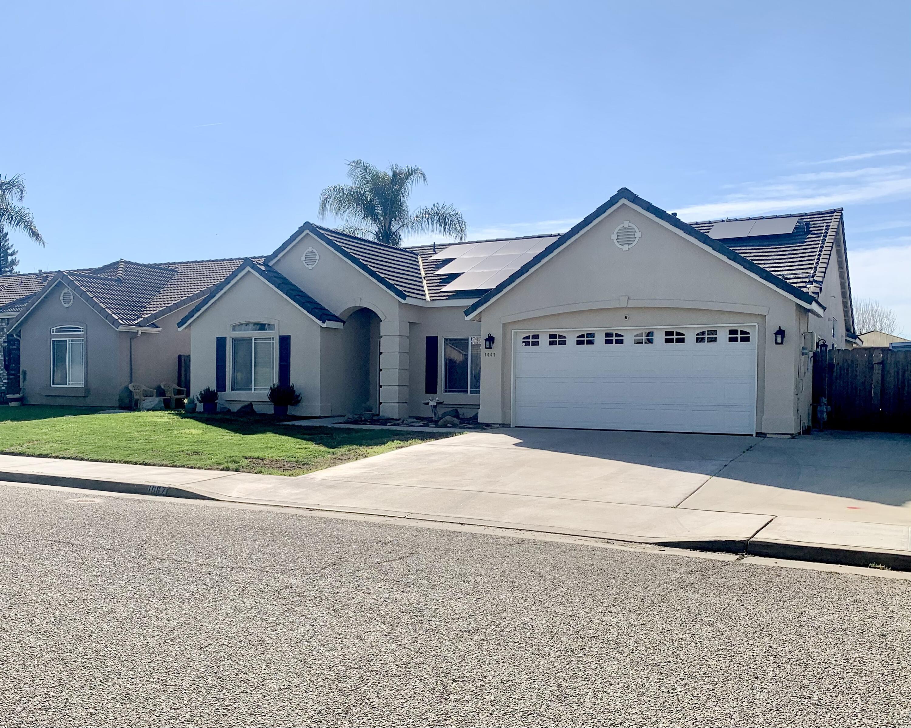 1067 N Roberta Way, Porterville, CA 93257