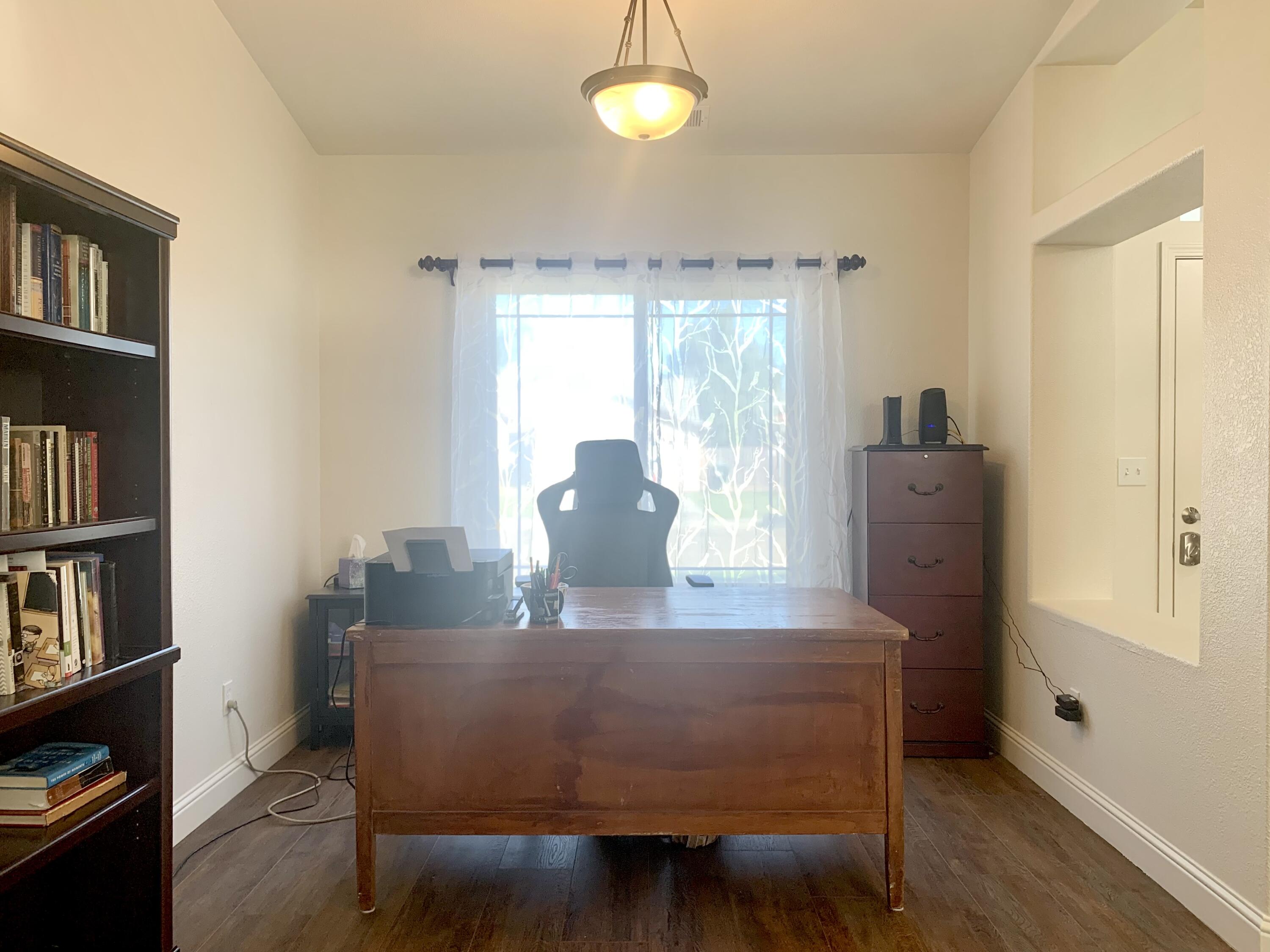 1067 N Roberta Way, Porterville, CA 93257