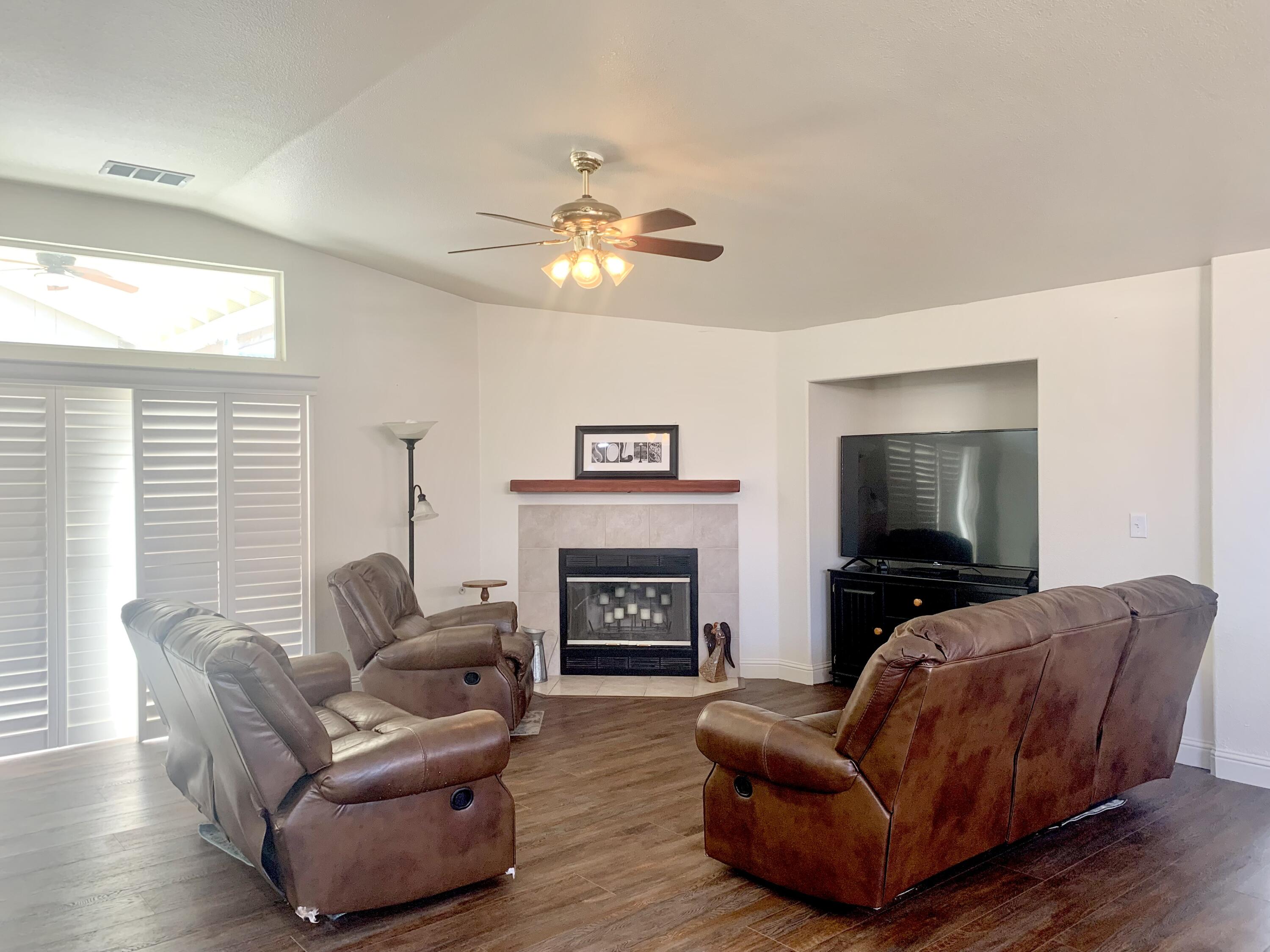 1067 N Roberta Way, Porterville, CA 93257