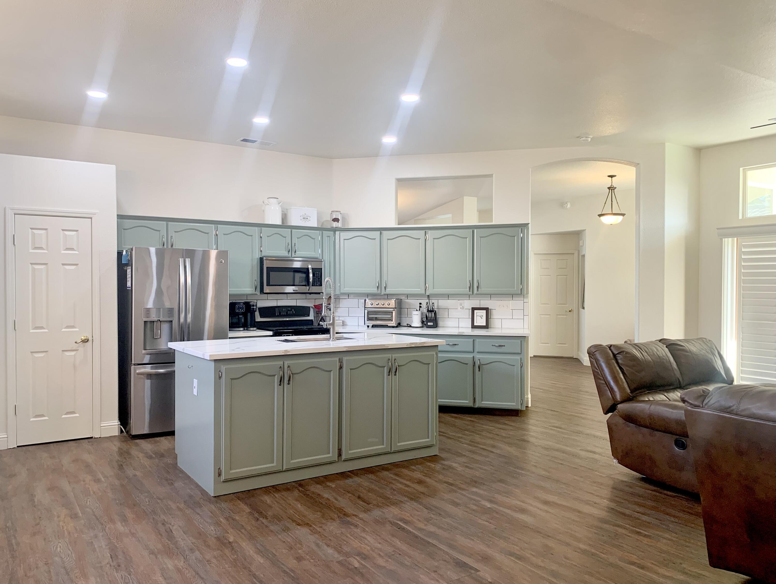 1067 N Roberta Way, Porterville, CA 93257