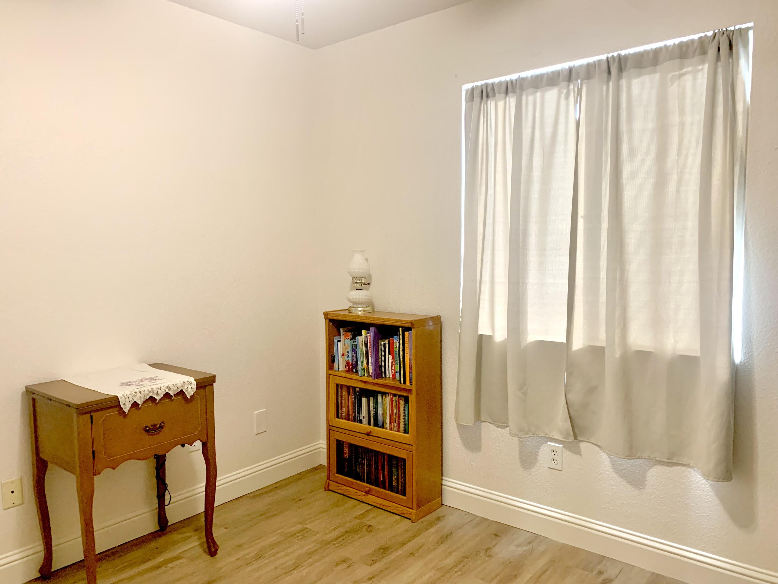 1067 N Roberta Way, Porterville, CA 93257