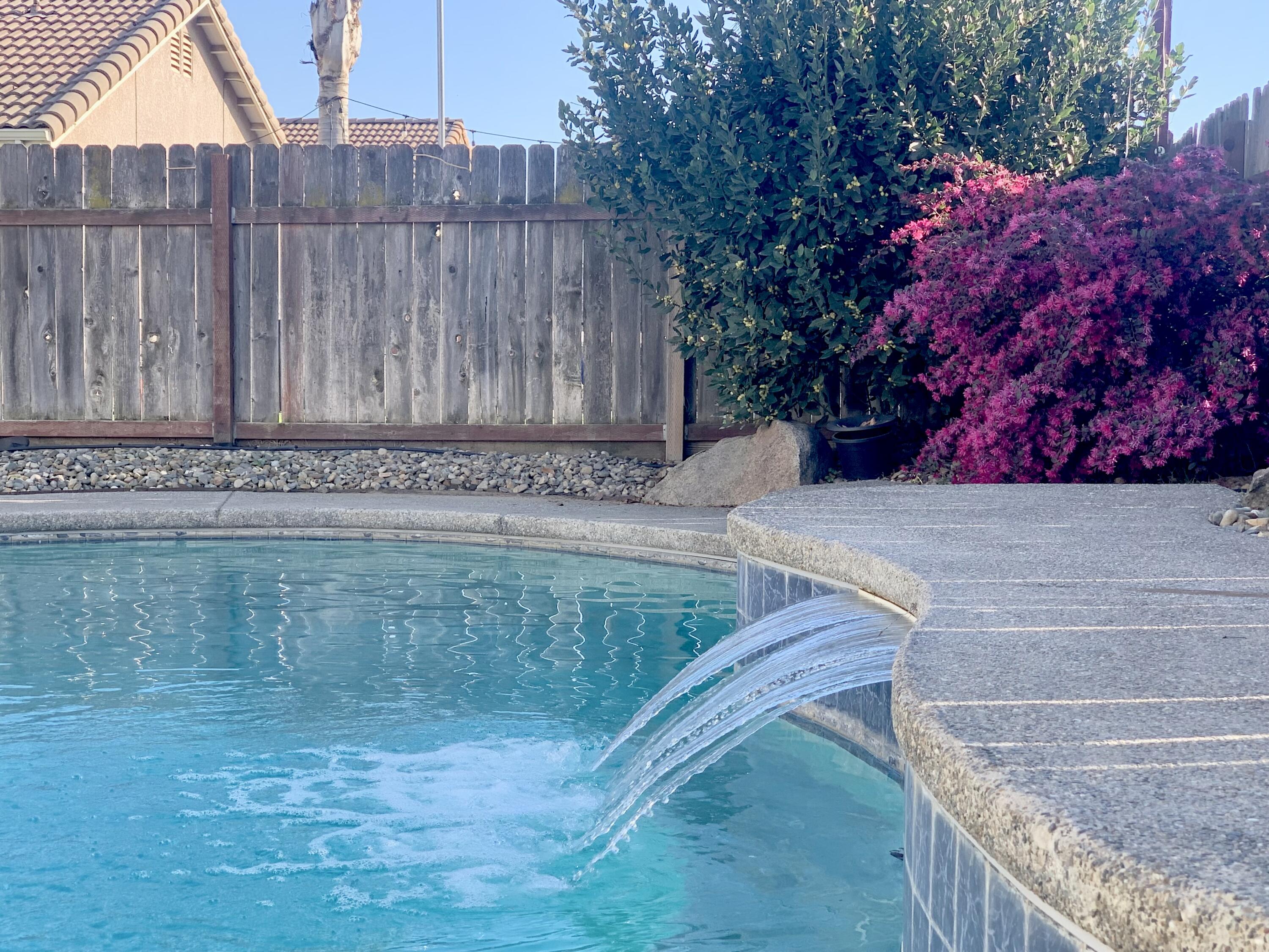 1067 N Roberta Way, Porterville, CA 93257