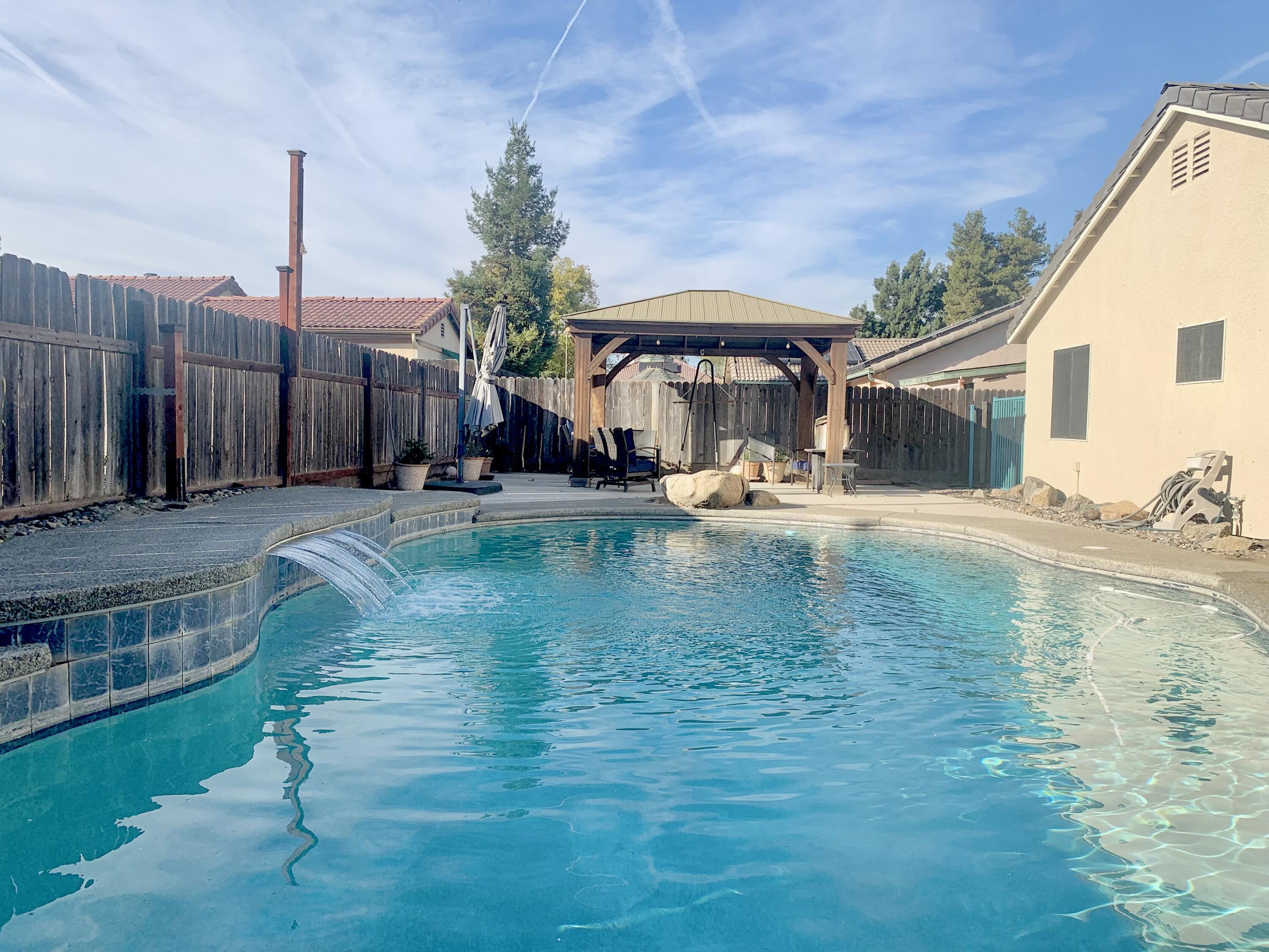 1067 N Roberta Way, Porterville, CA 93257