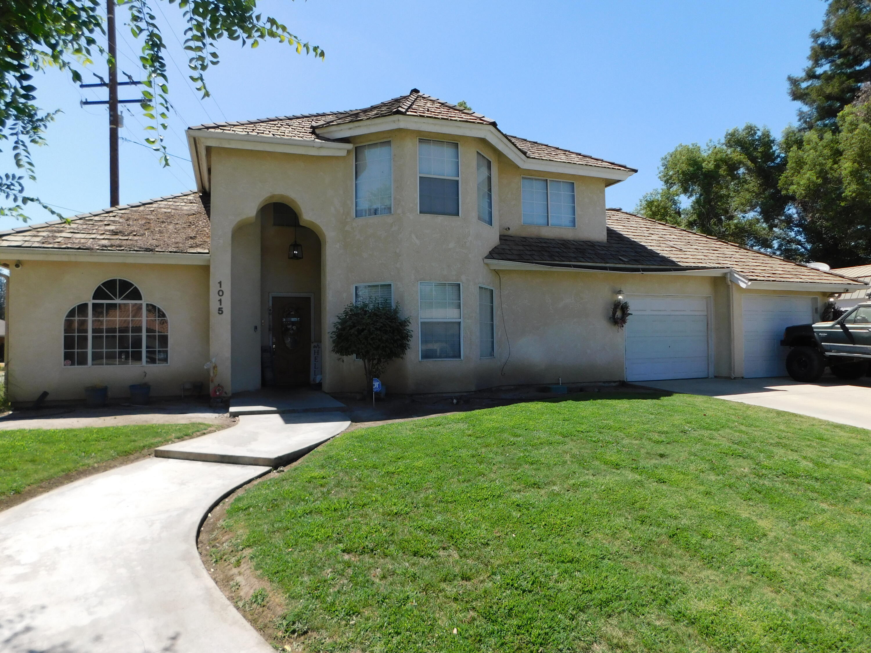 1015 N Velie Ct, Visalia, CA 93292