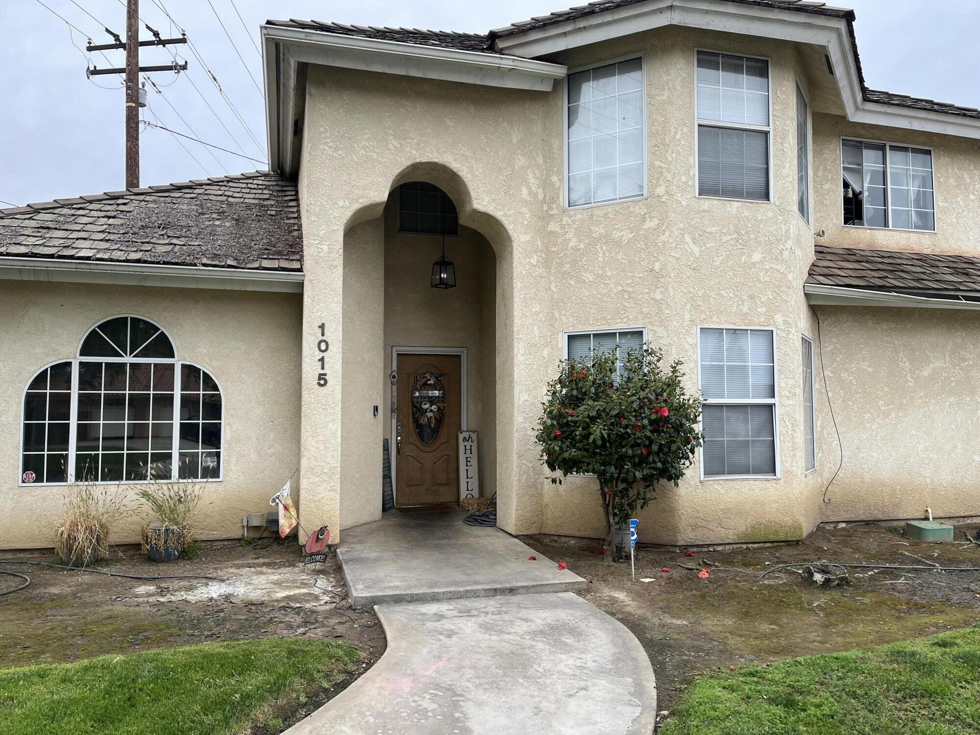 1015 N Velie Ct, Visalia, CA 93292