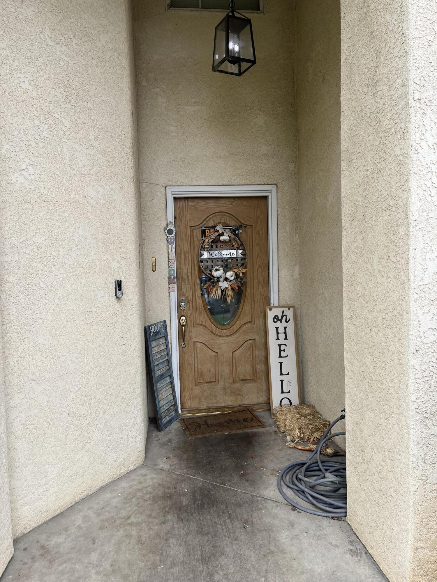 1015 N Velie Ct, Visalia, CA 93292