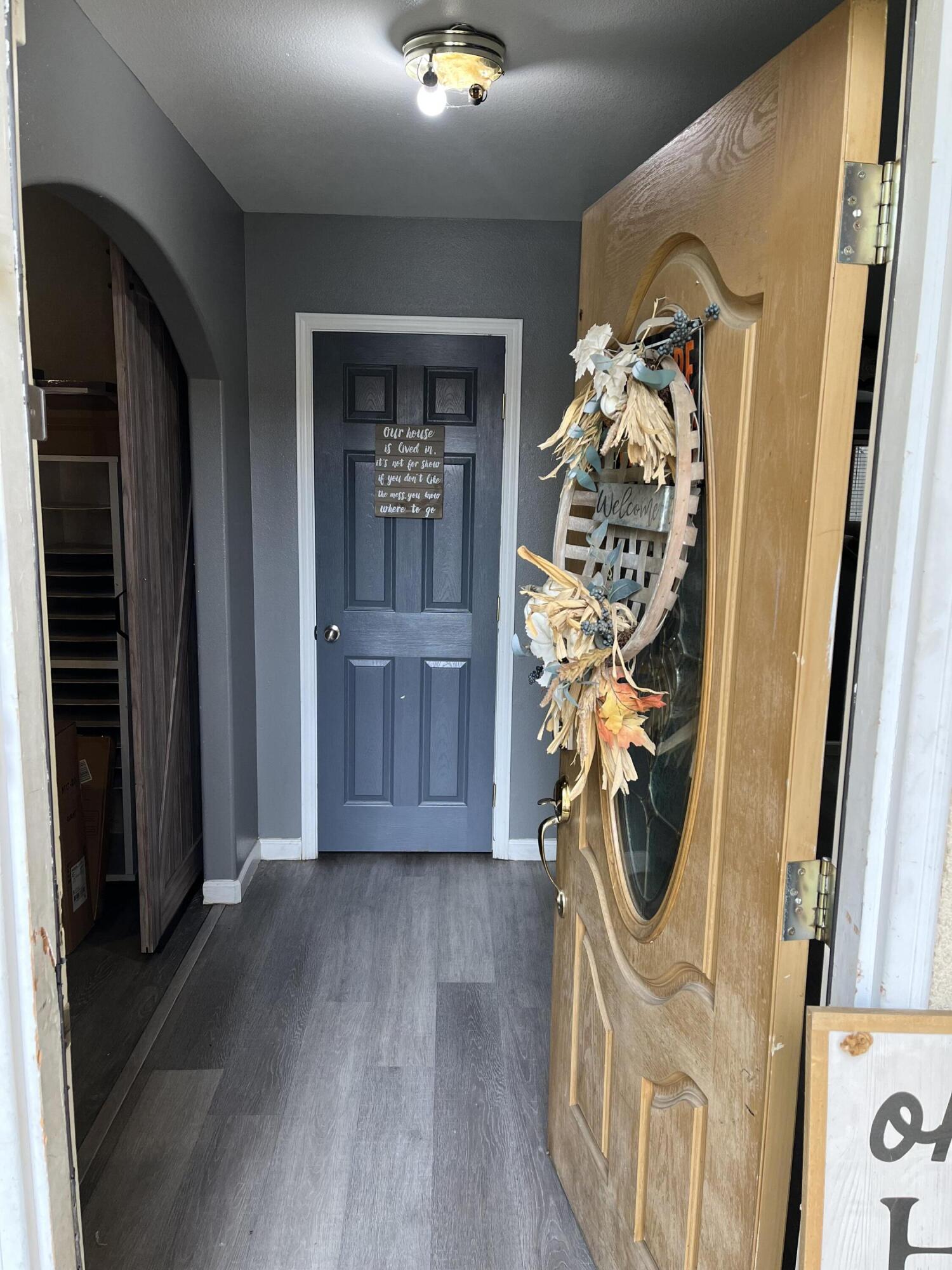 1015 N Velie Ct, Visalia, CA 93292