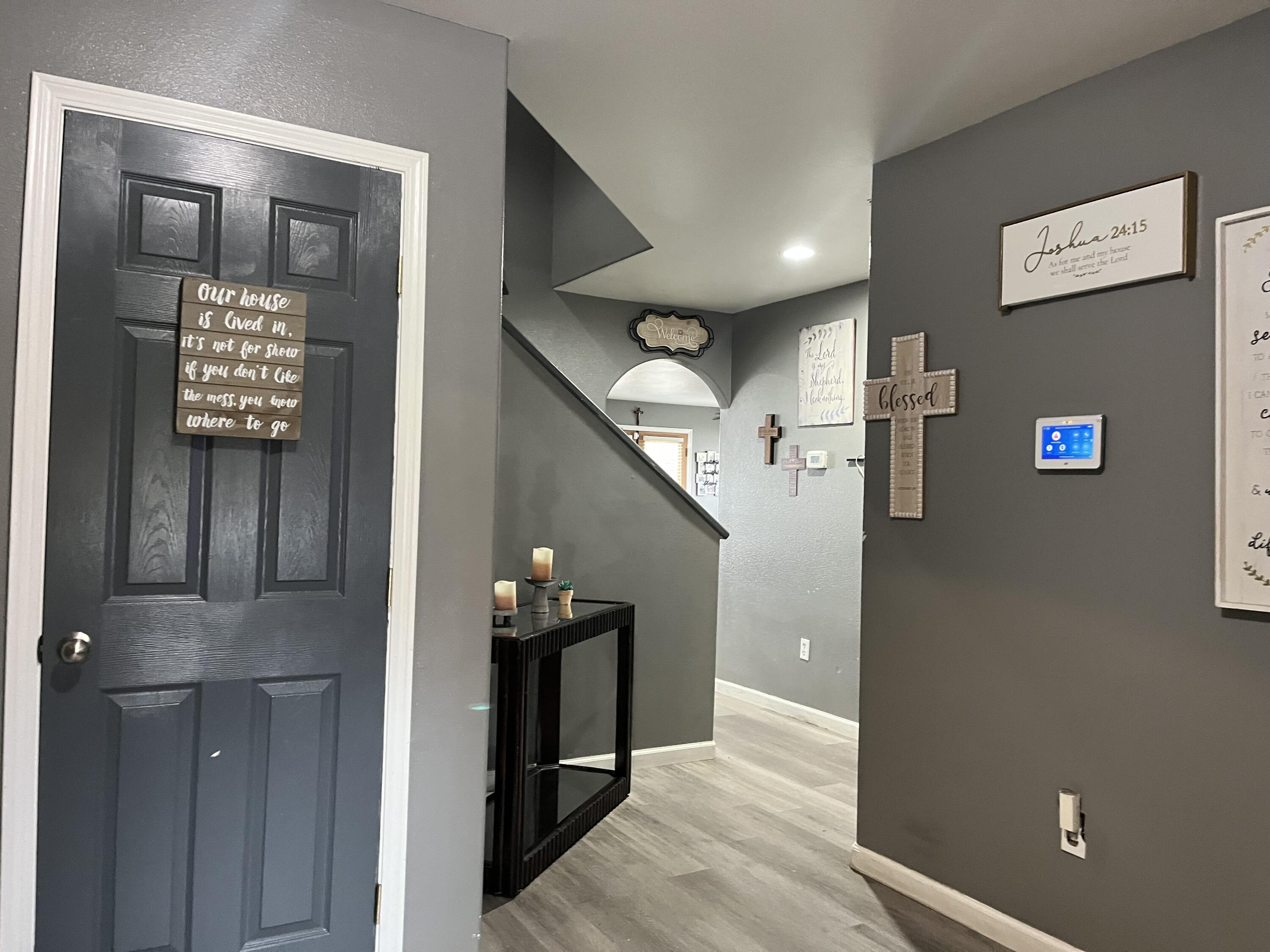 1015 N Velie Ct, Visalia, CA 93292