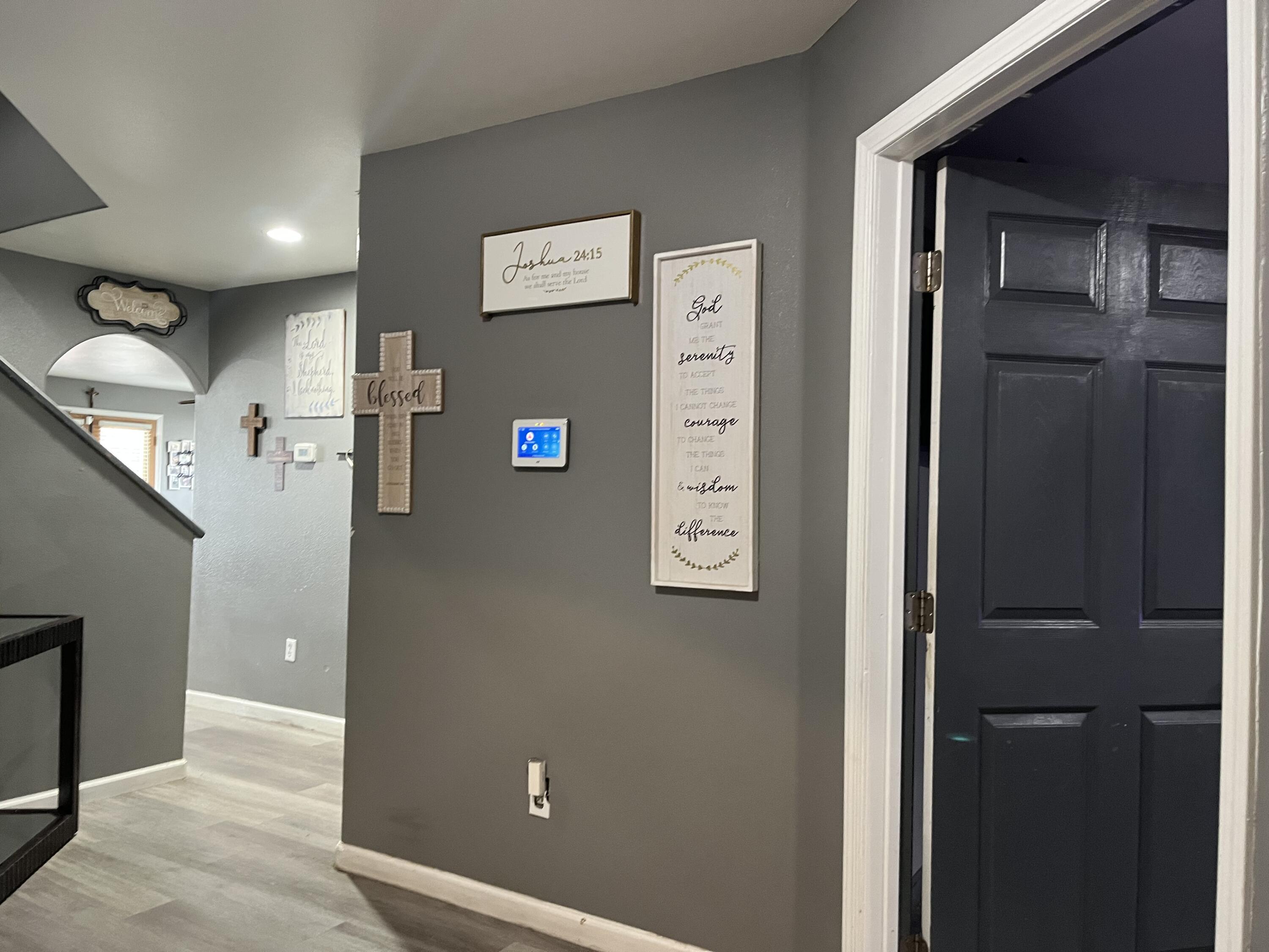 1015 N Velie Ct, Visalia, CA 93292