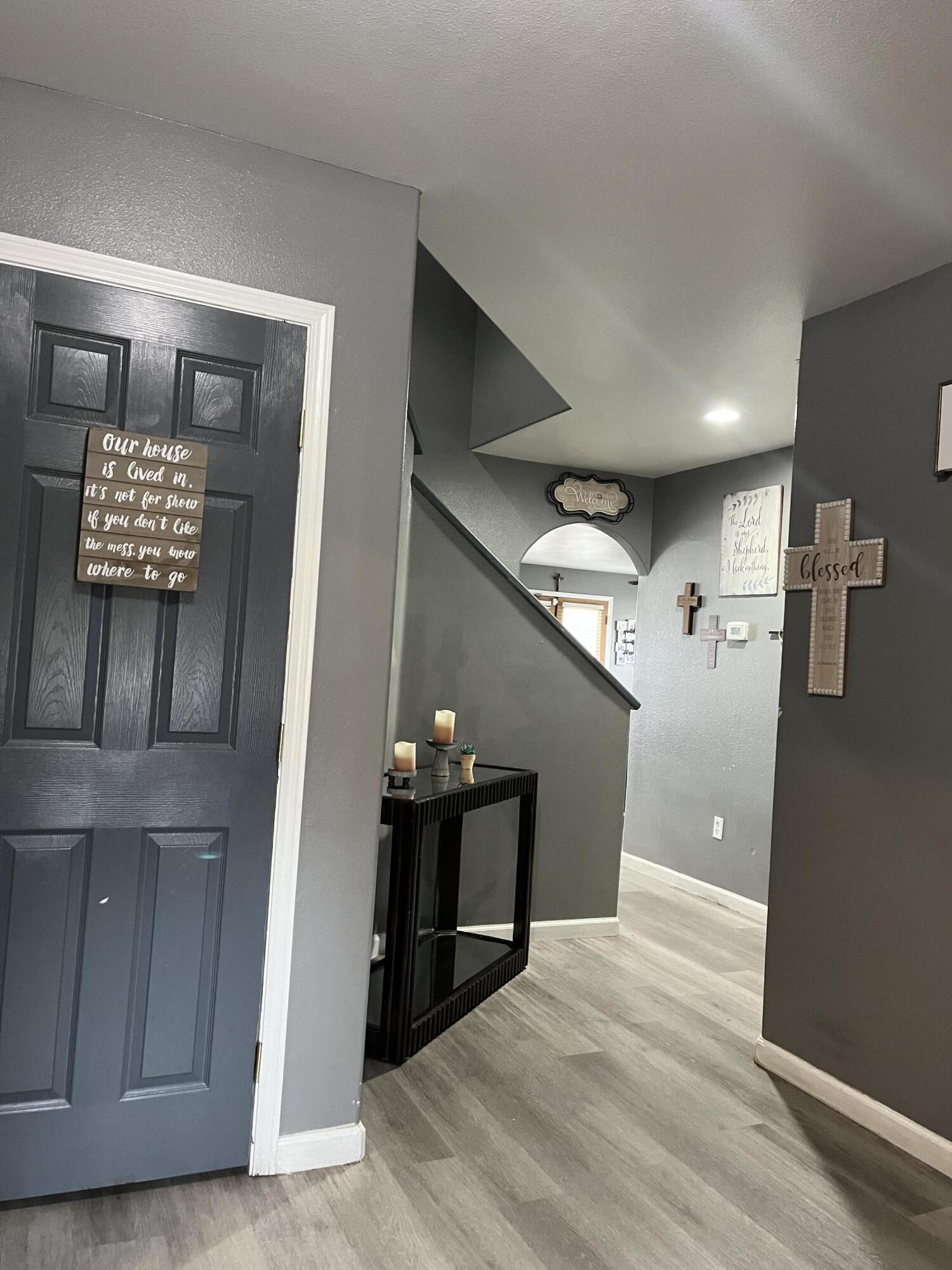 1015 N Velie Ct, Visalia, CA 93292