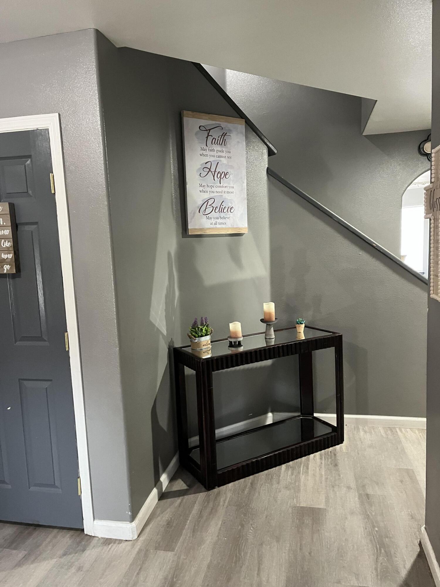 1015 N Velie Ct, Visalia, CA 93292