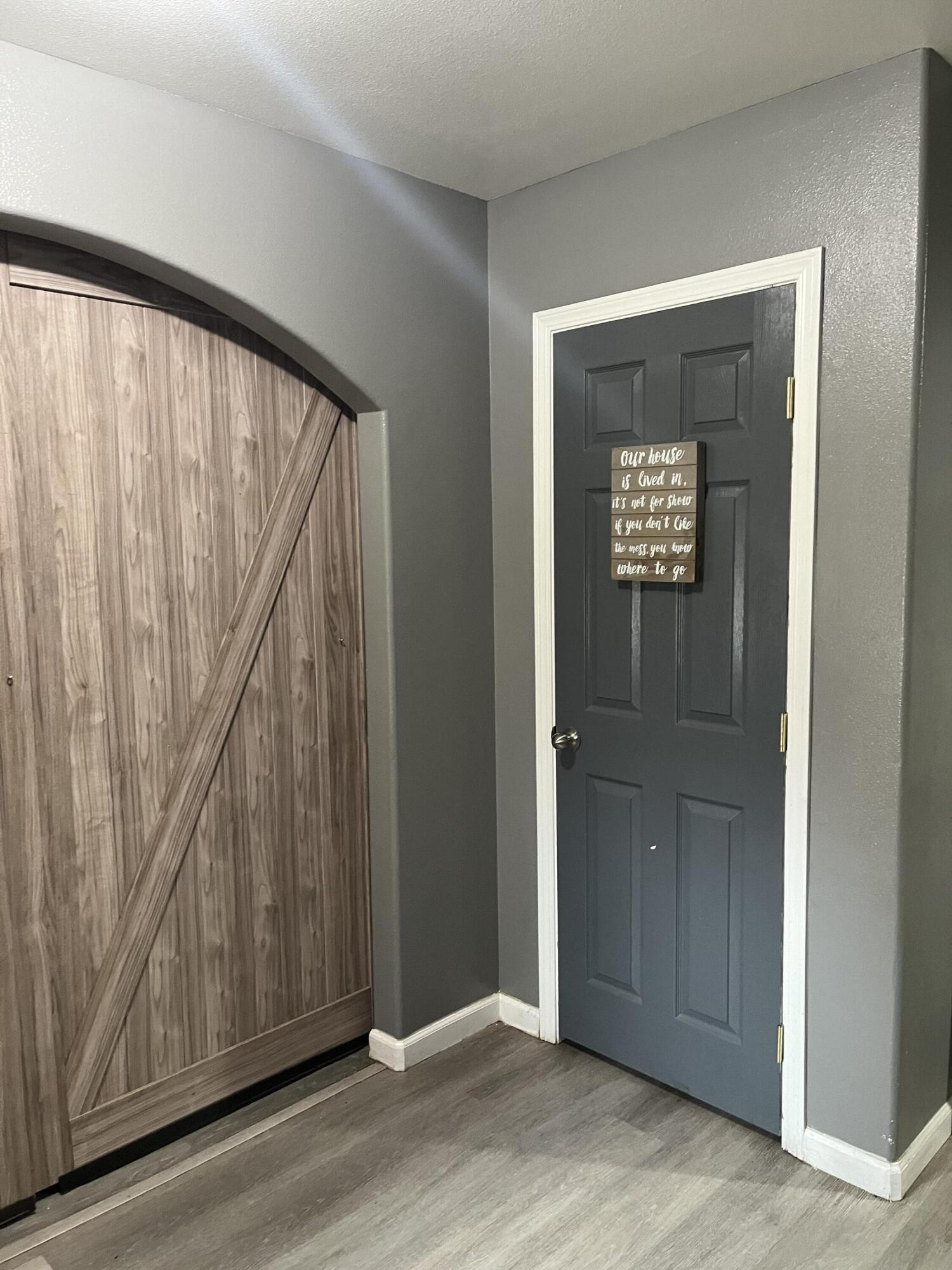 1015 N Velie Ct, Visalia, CA 93292