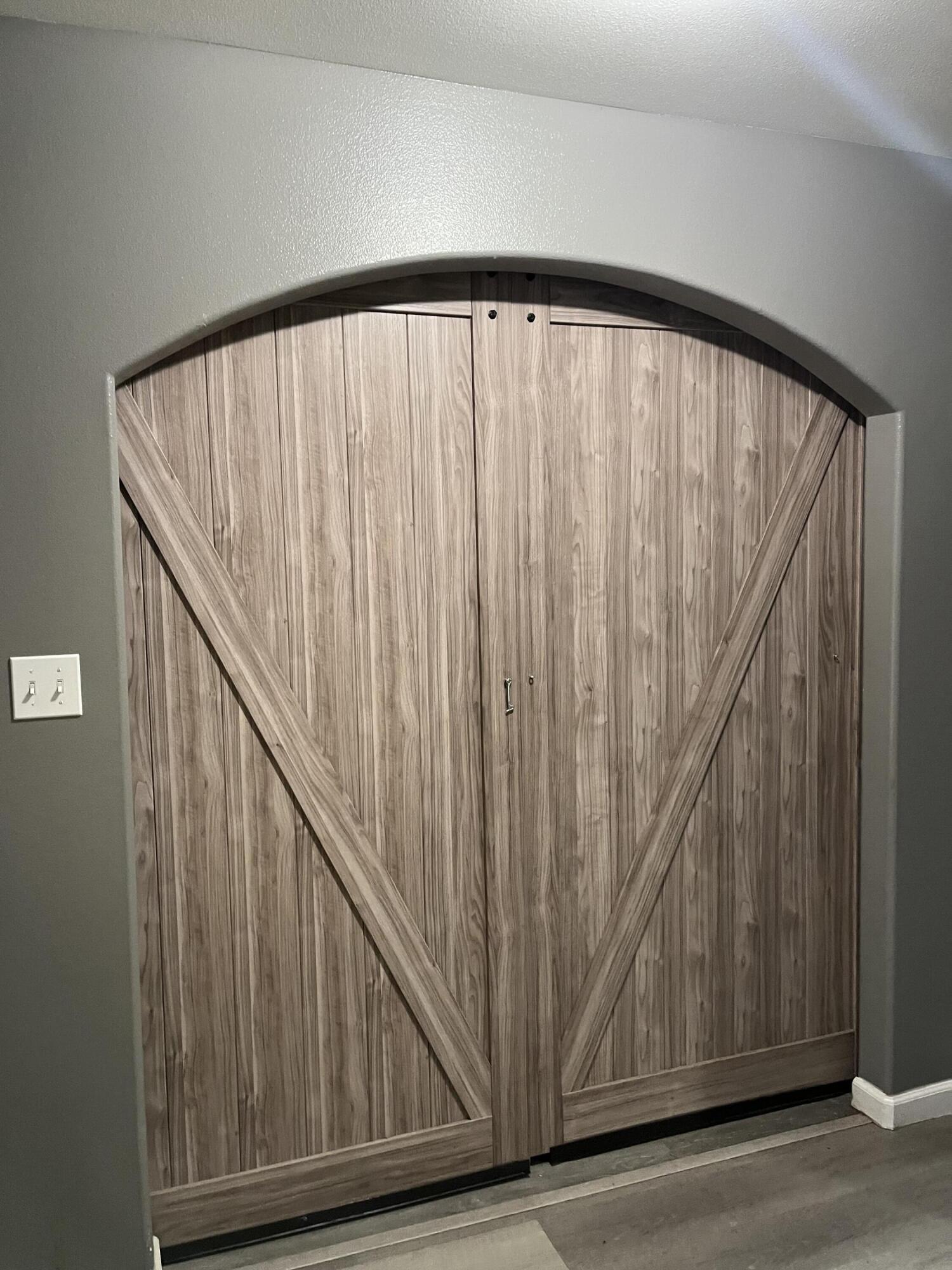 1015 N Velie Ct, Visalia, CA 93292