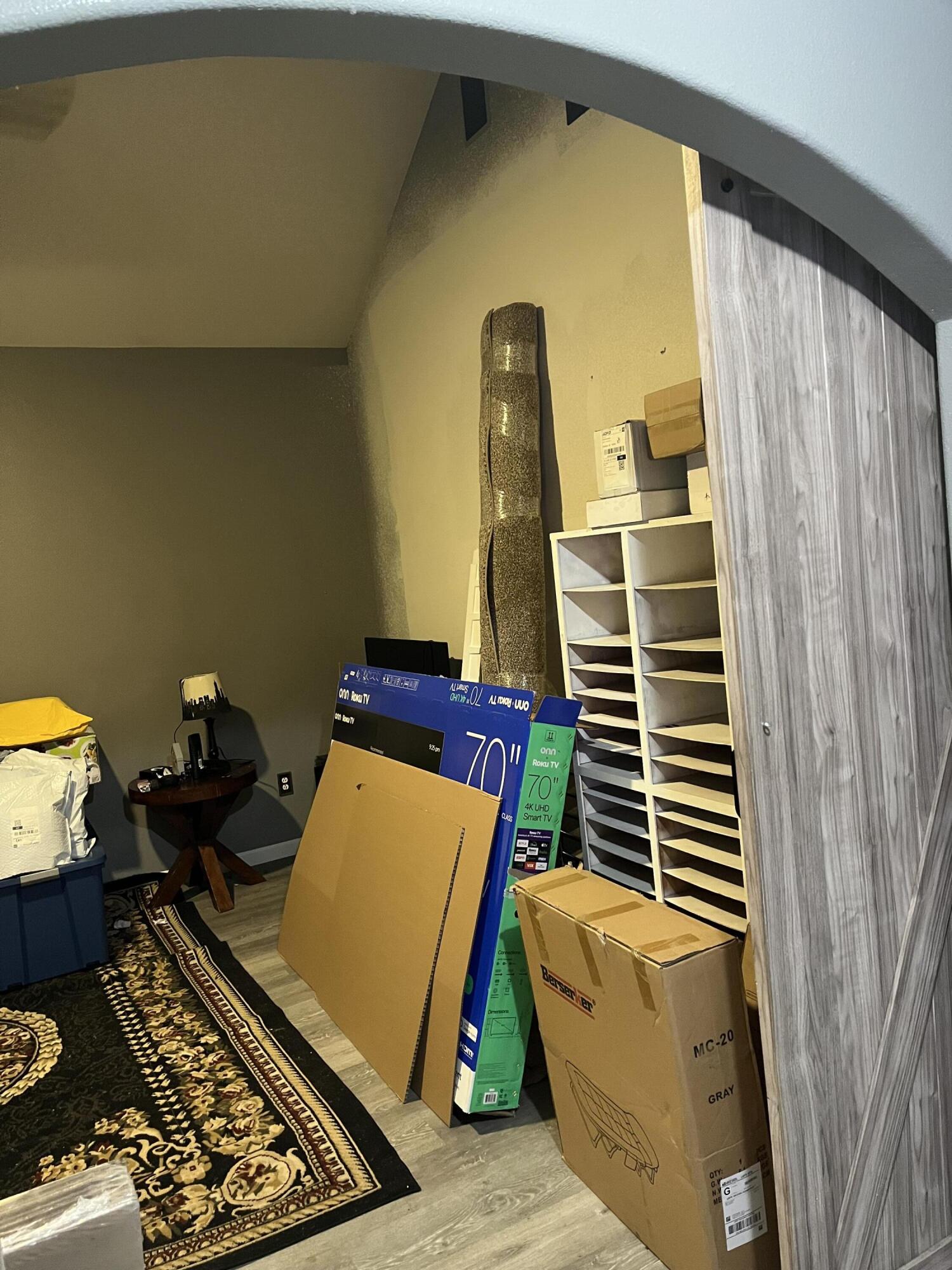 1015 N Velie Ct, Visalia, CA 93292