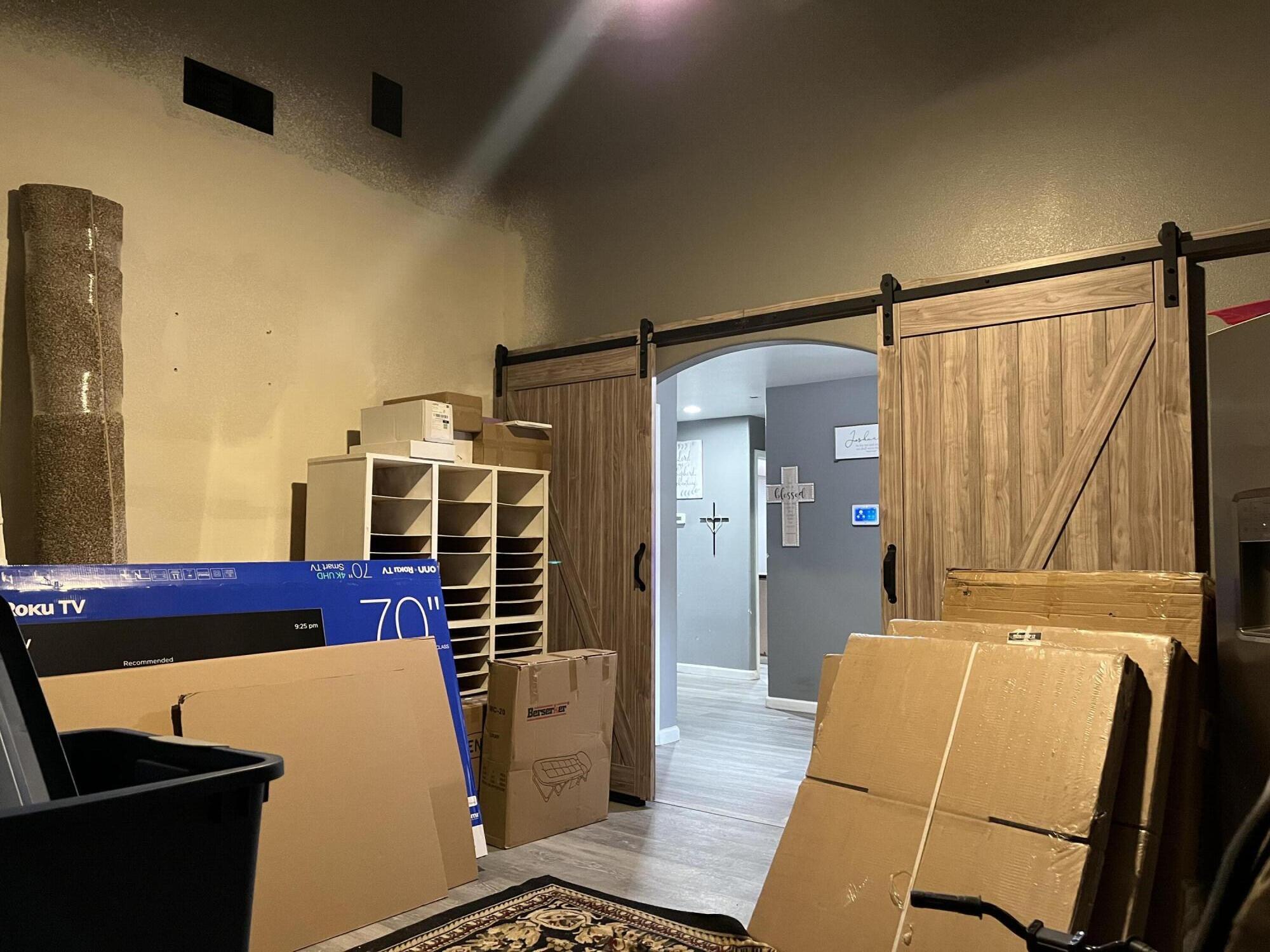 1015 N Velie Ct, Visalia, CA 93292