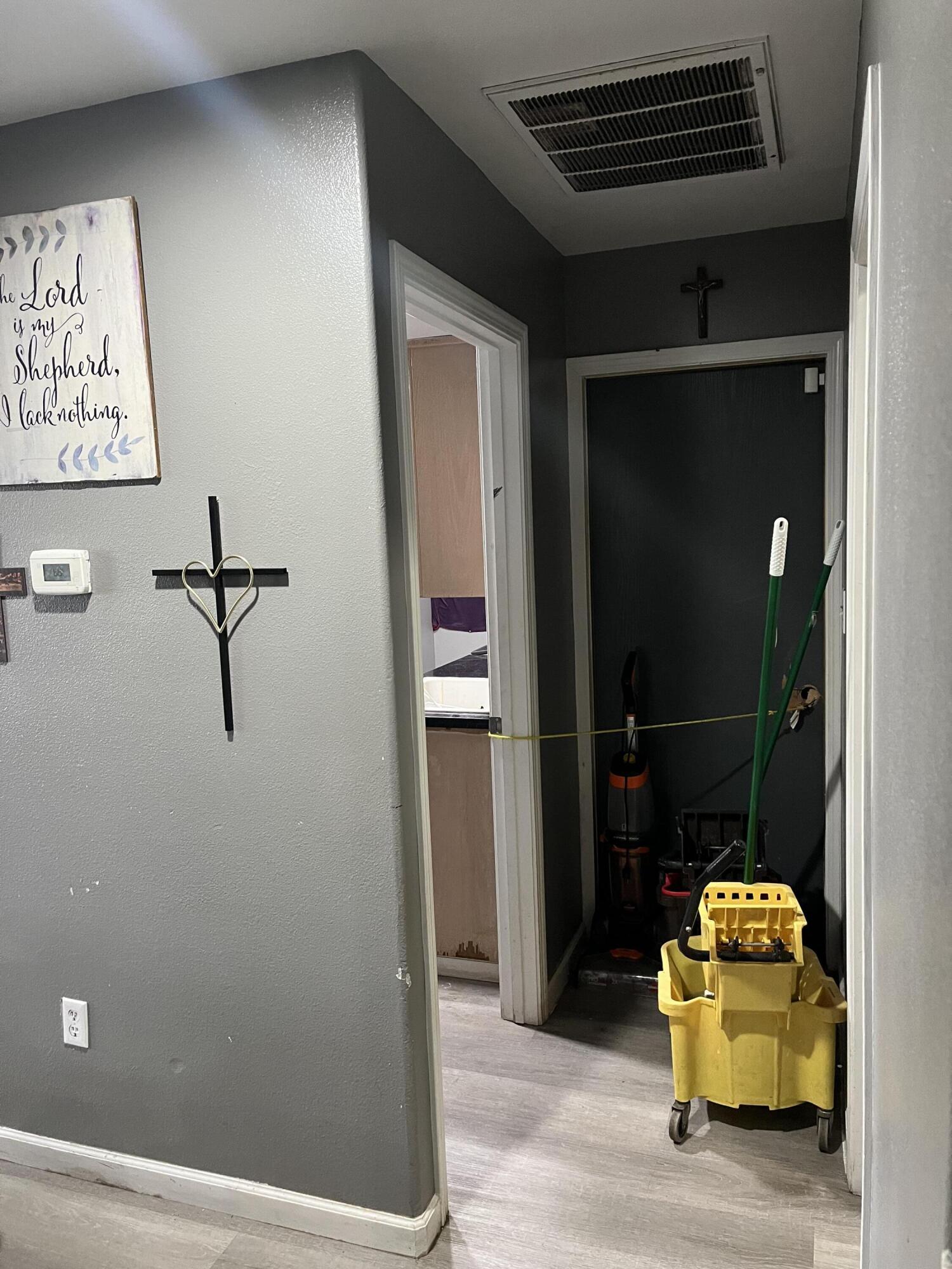 1015 N Velie Ct, Visalia, CA 93292