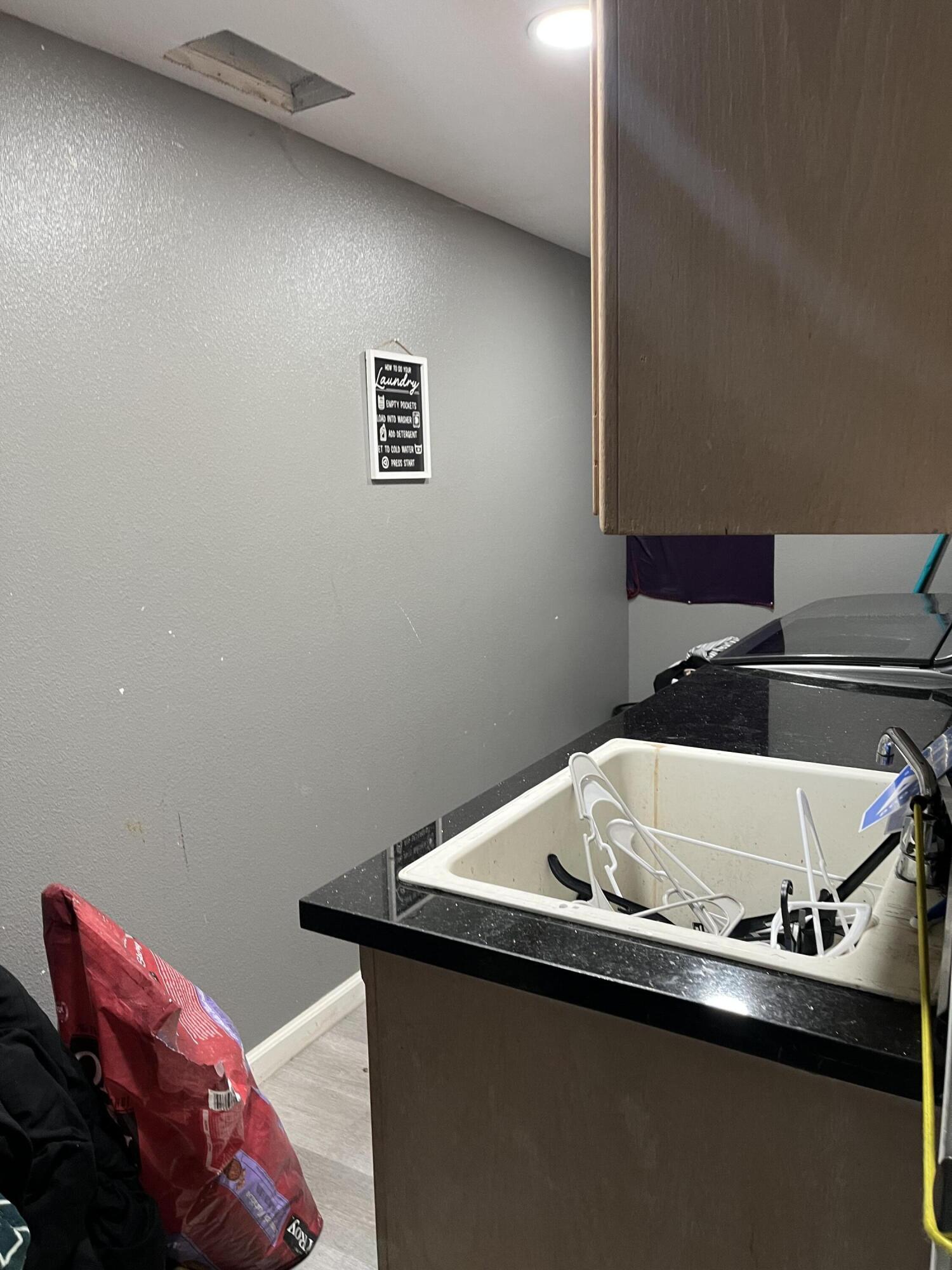 1015 N Velie Ct, Visalia, CA 93292