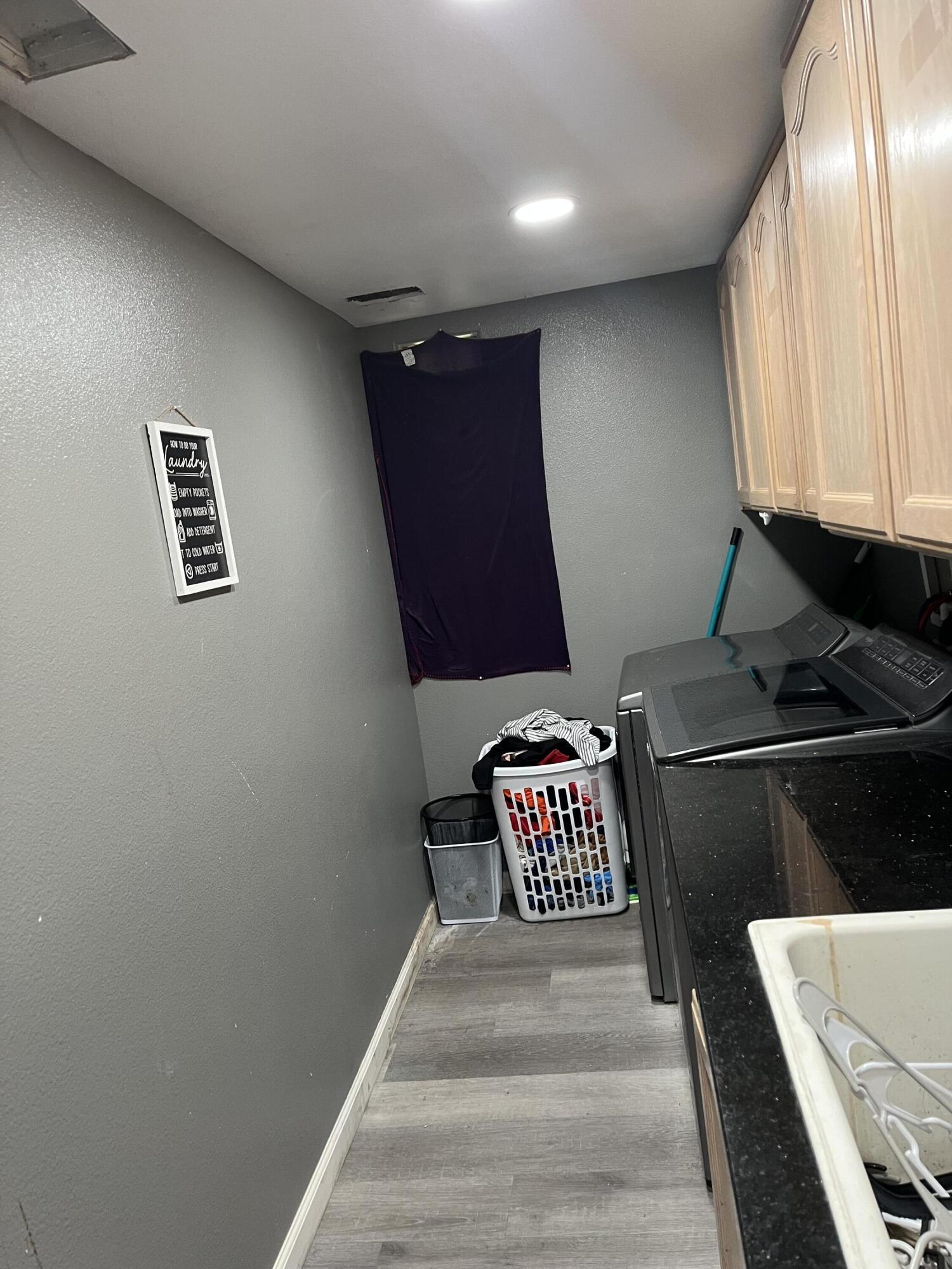 1015 N Velie Ct, Visalia, CA 93292