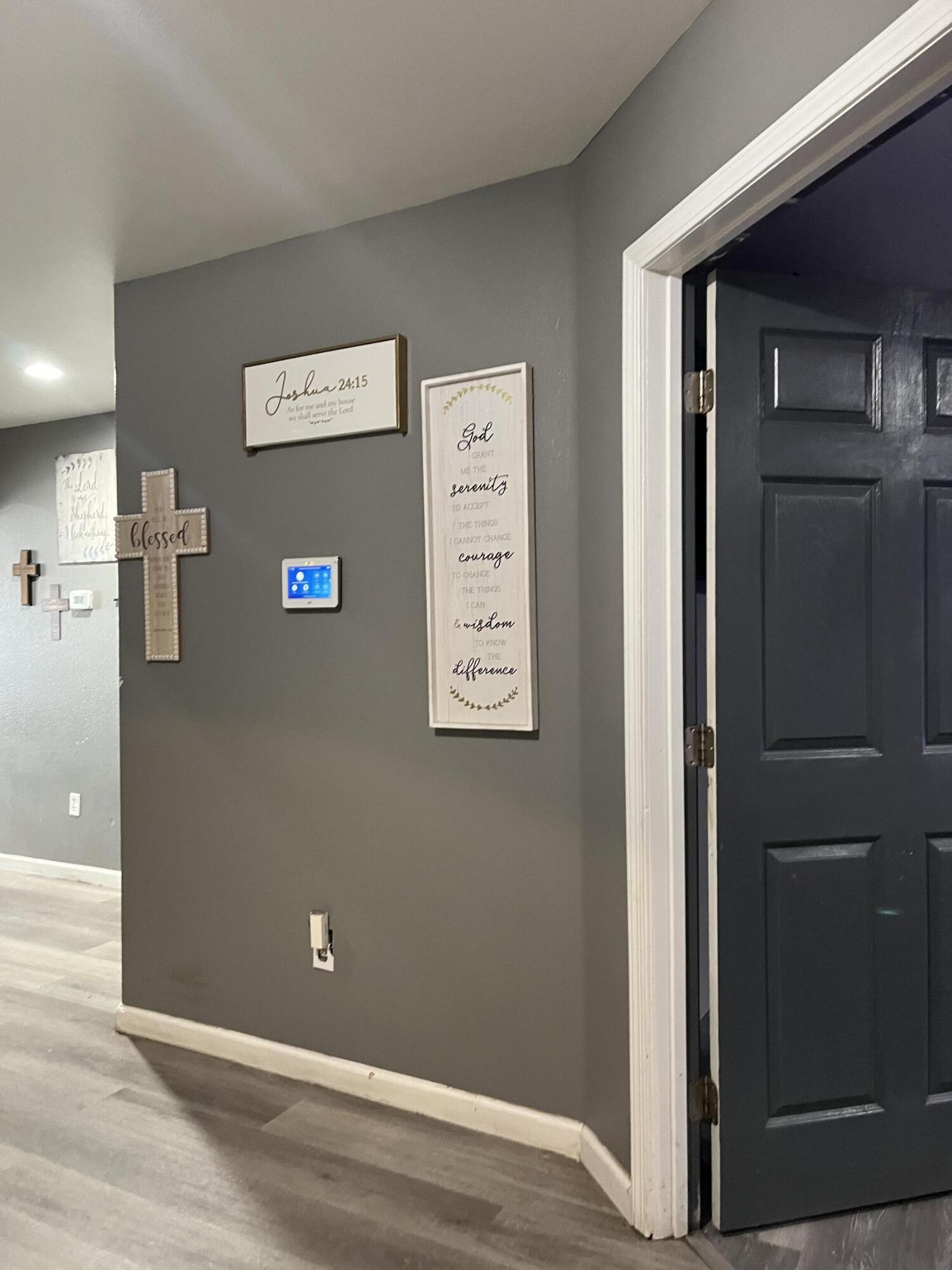 1015 N Velie Ct, Visalia, CA 93292