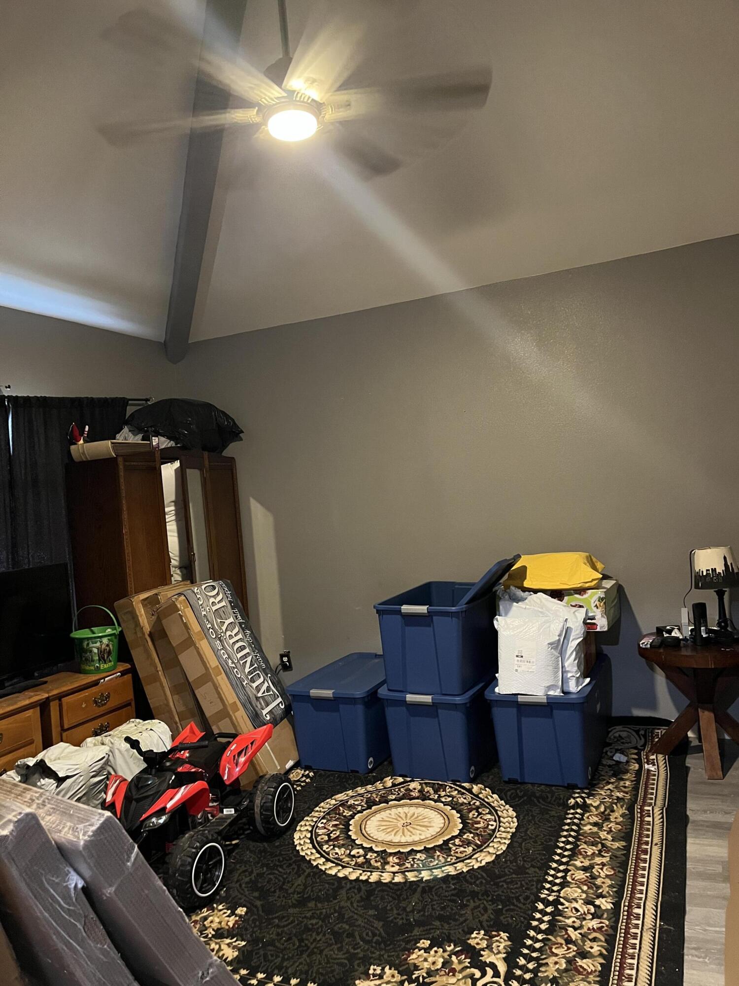 1015 N Velie Ct, Visalia, CA 93292