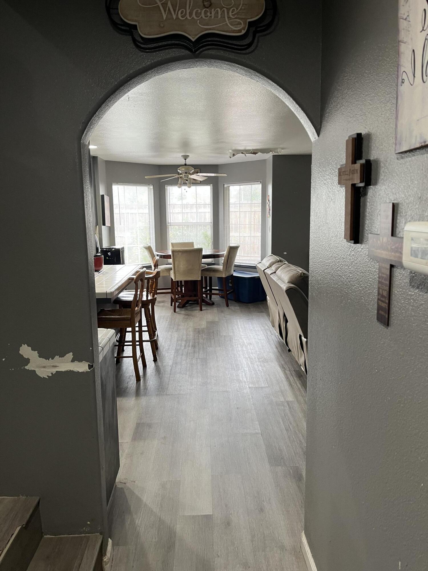 1015 N Velie Ct, Visalia, CA 93292