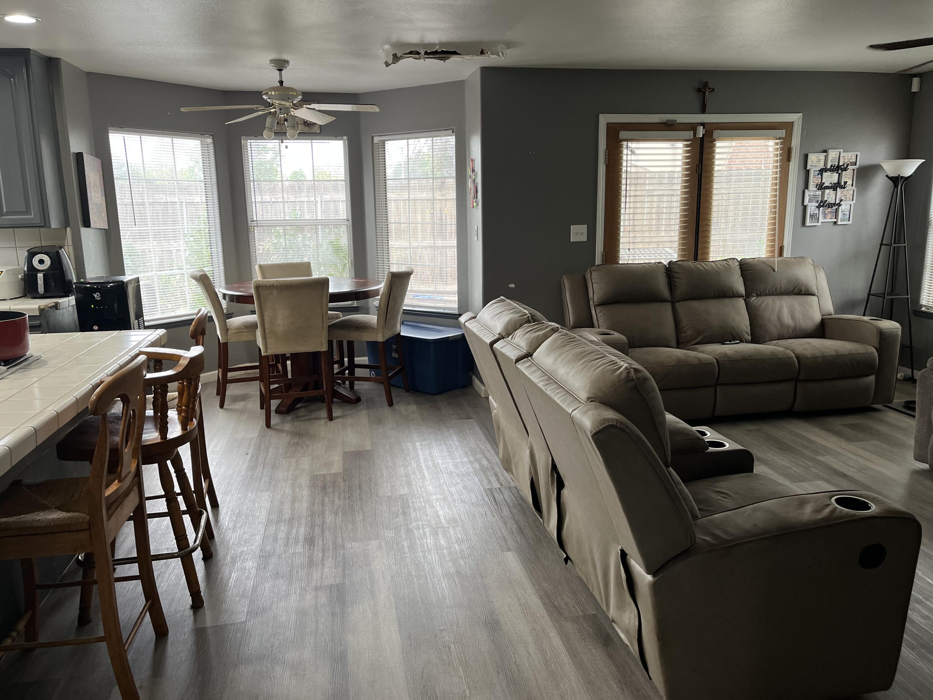 1015 N Velie Ct, Visalia, CA 93292