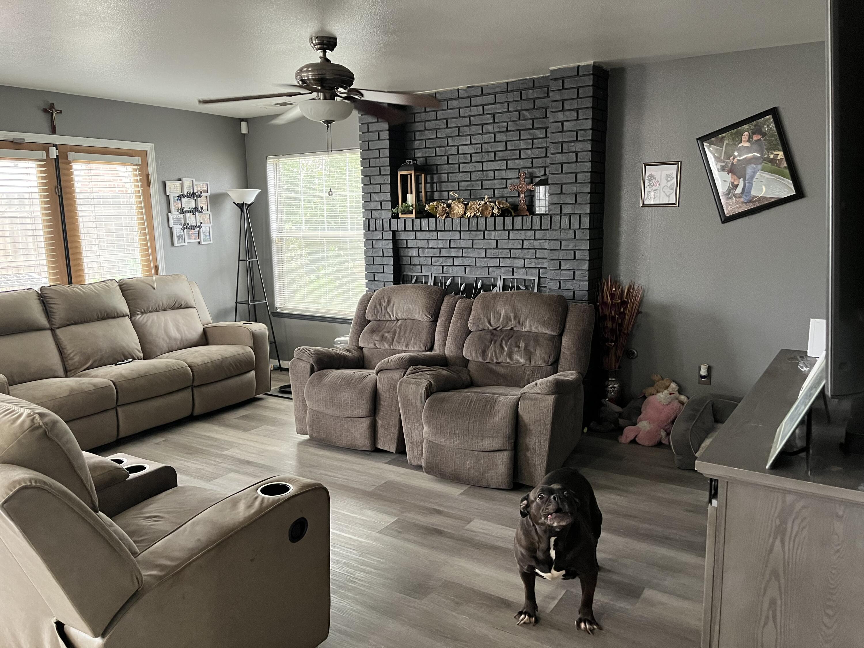 1015 N Velie Ct, Visalia, CA 93292