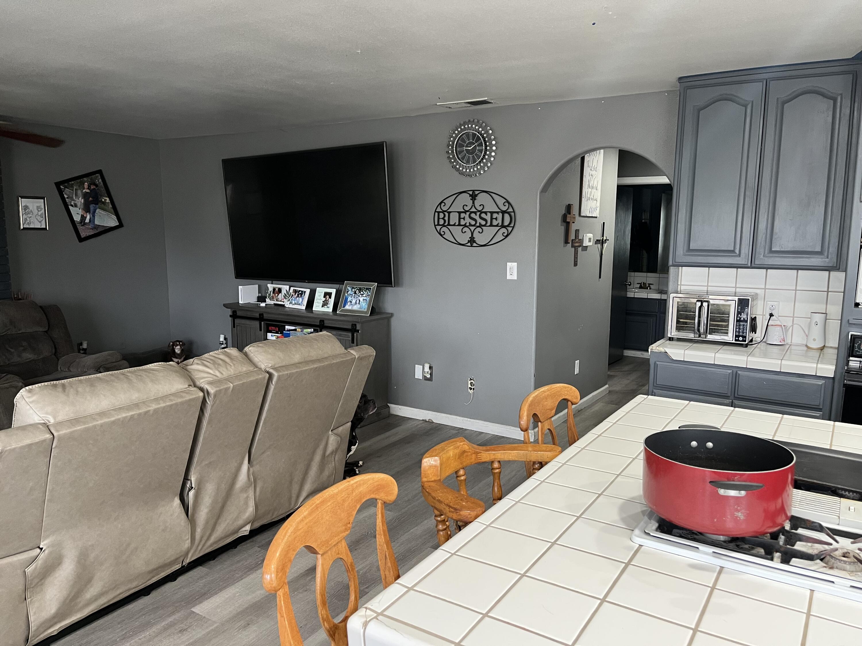 1015 N Velie Ct, Visalia, CA 93292