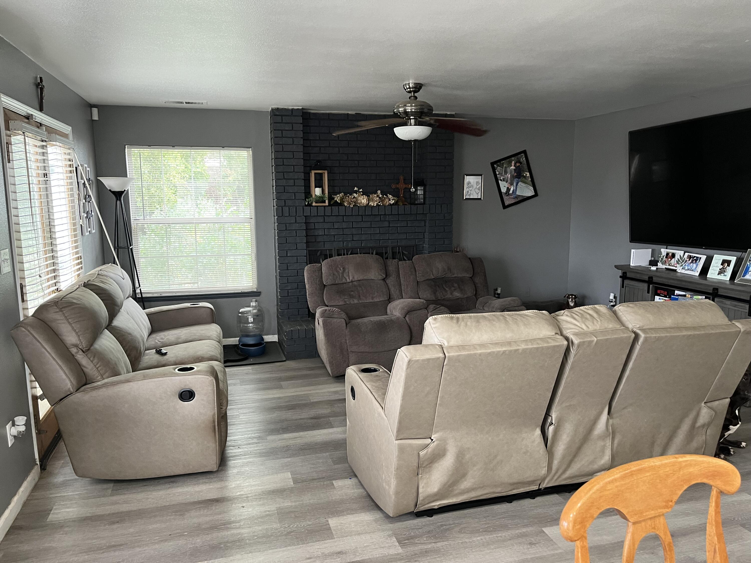 1015 N Velie Ct, Visalia, CA 93292