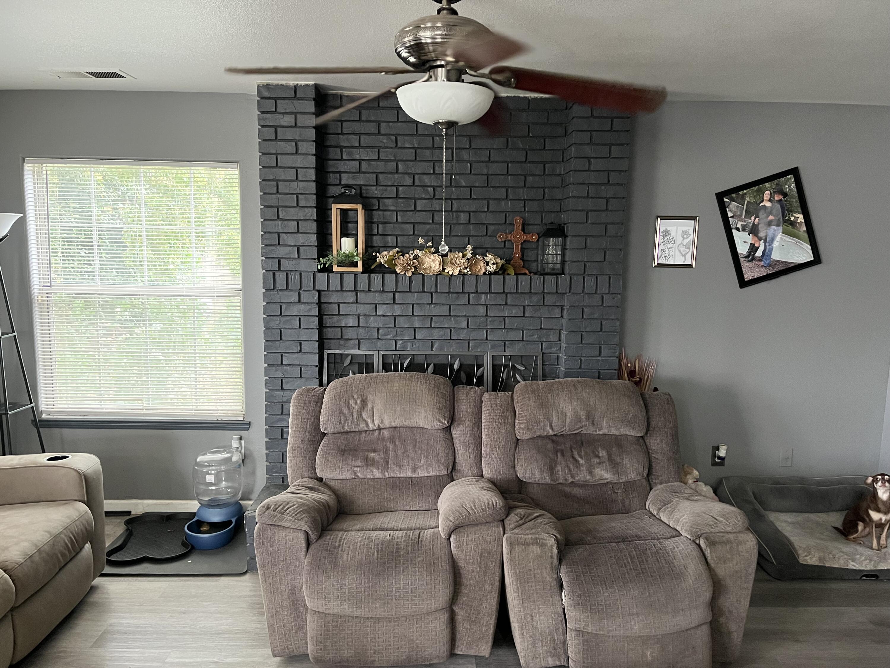 1015 N Velie Ct, Visalia, CA 93292