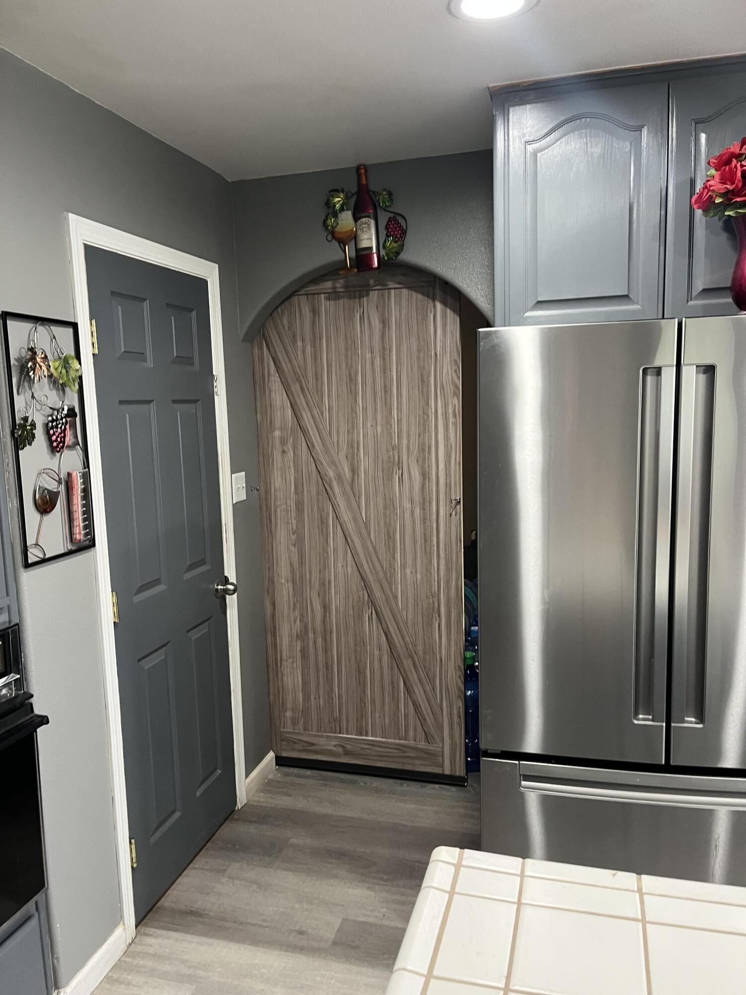 1015 N Velie Ct, Visalia, CA 93292