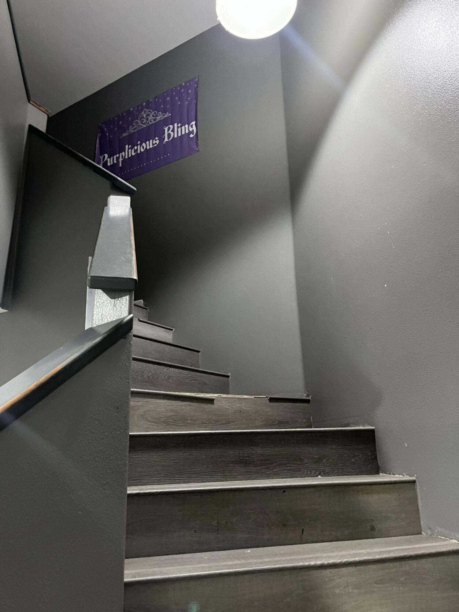 1015 N Velie Ct, Visalia, CA 93292